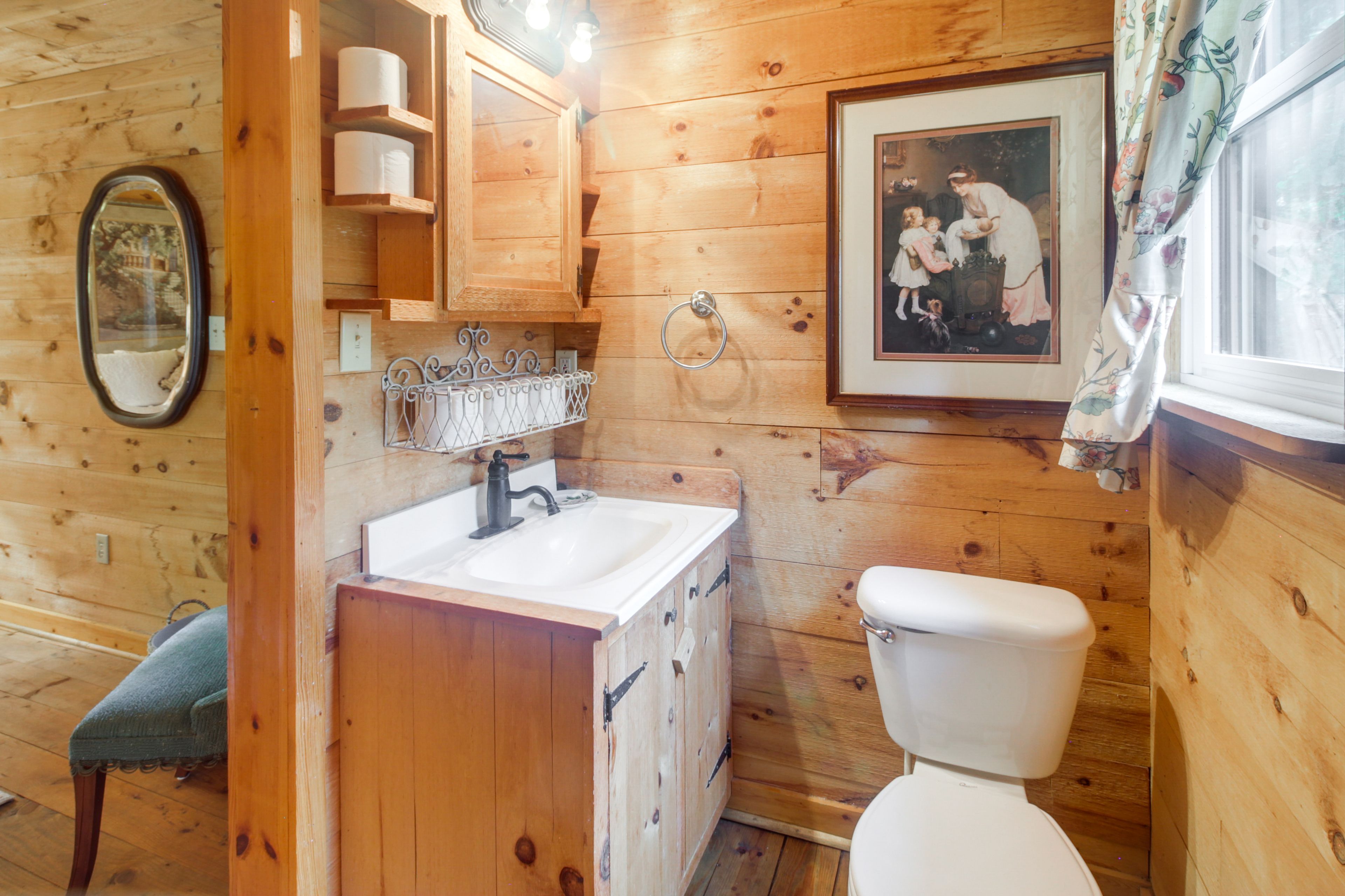 En-Suite Bathroom | Towels Provided | Complimentary Toiletries | Hair Dryer