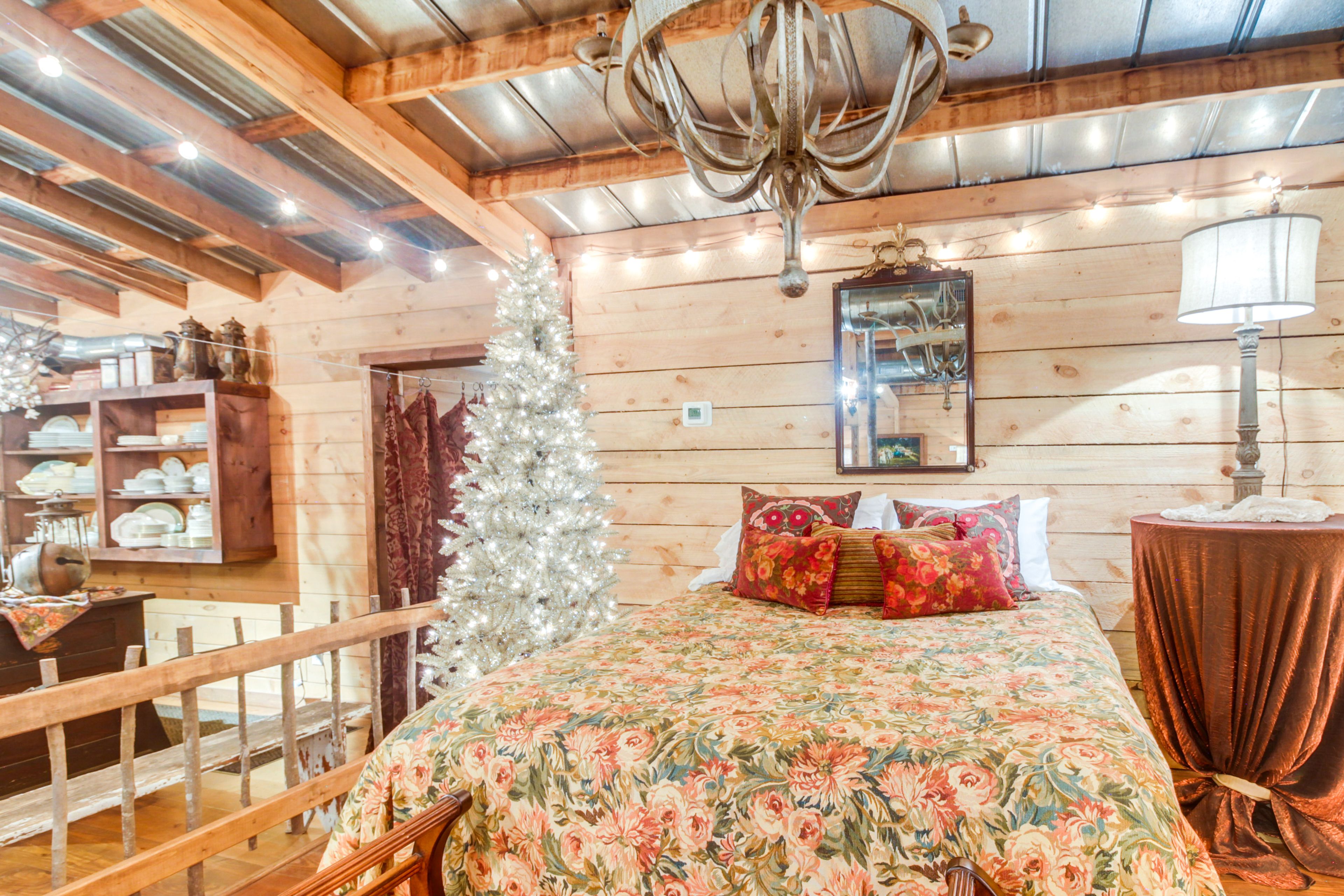Studio | Queen Bed
