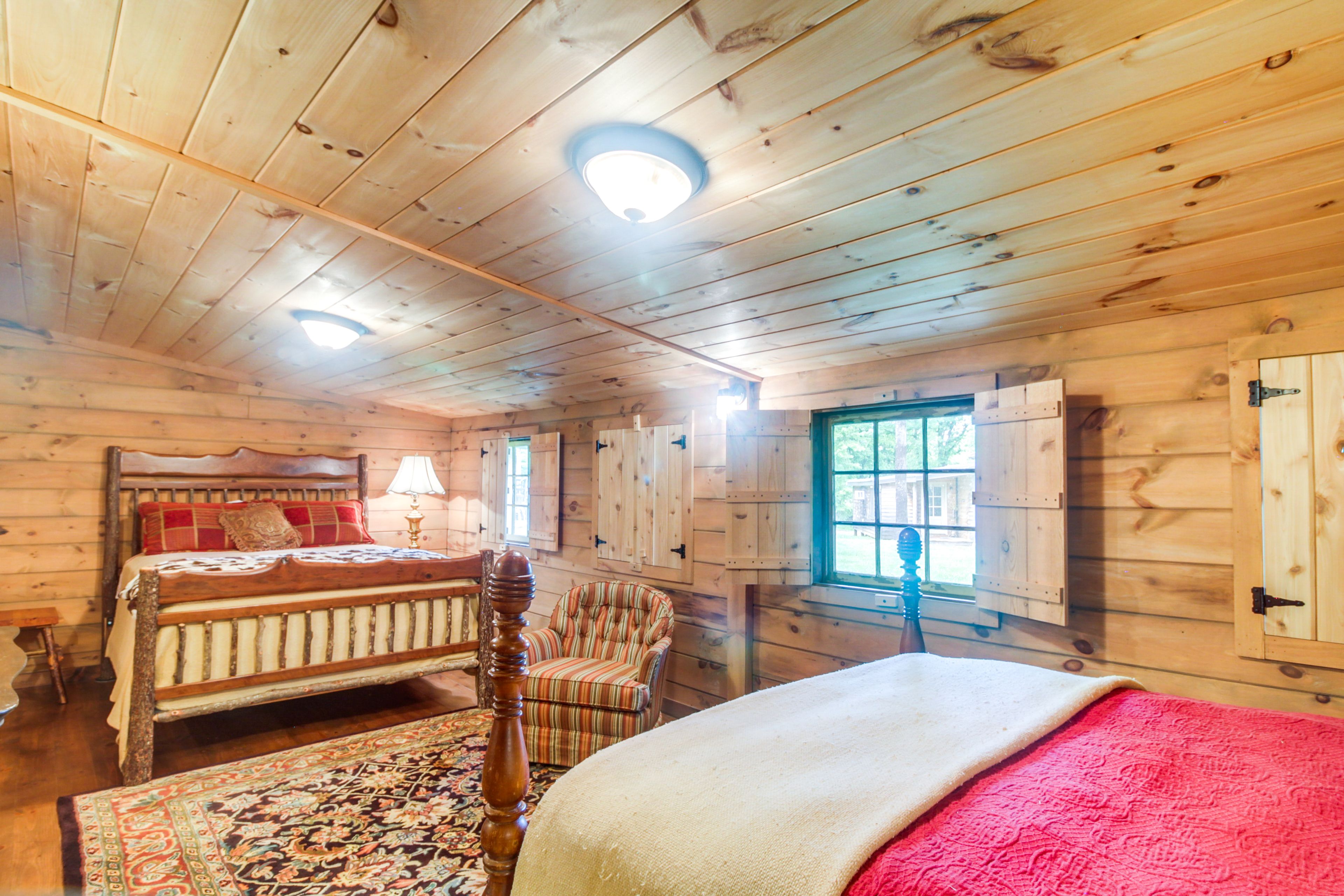Studio | Queen Bed | Full Bed