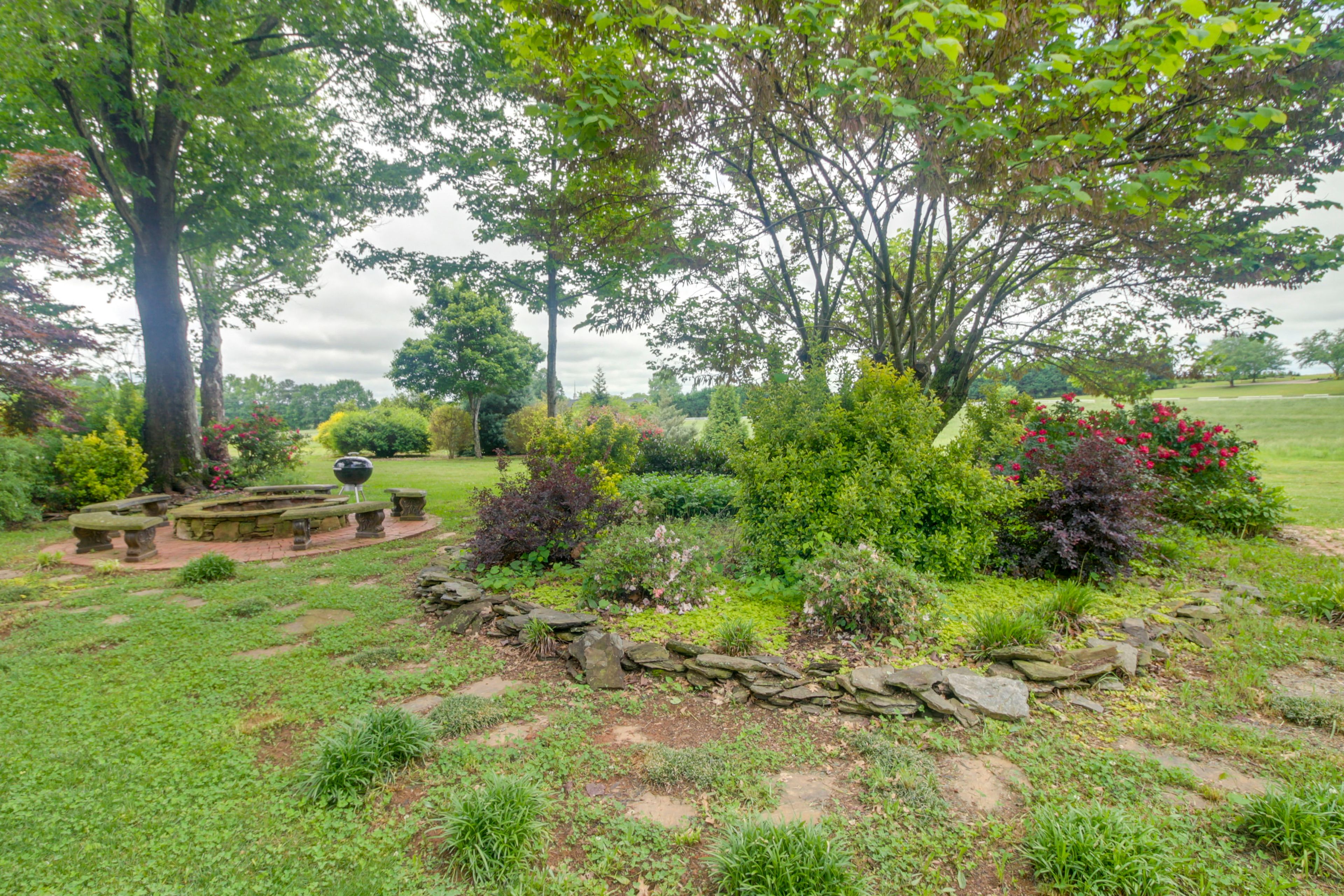 Community Amenities | Wood-Burning Fire Pit | Charcoal Grill