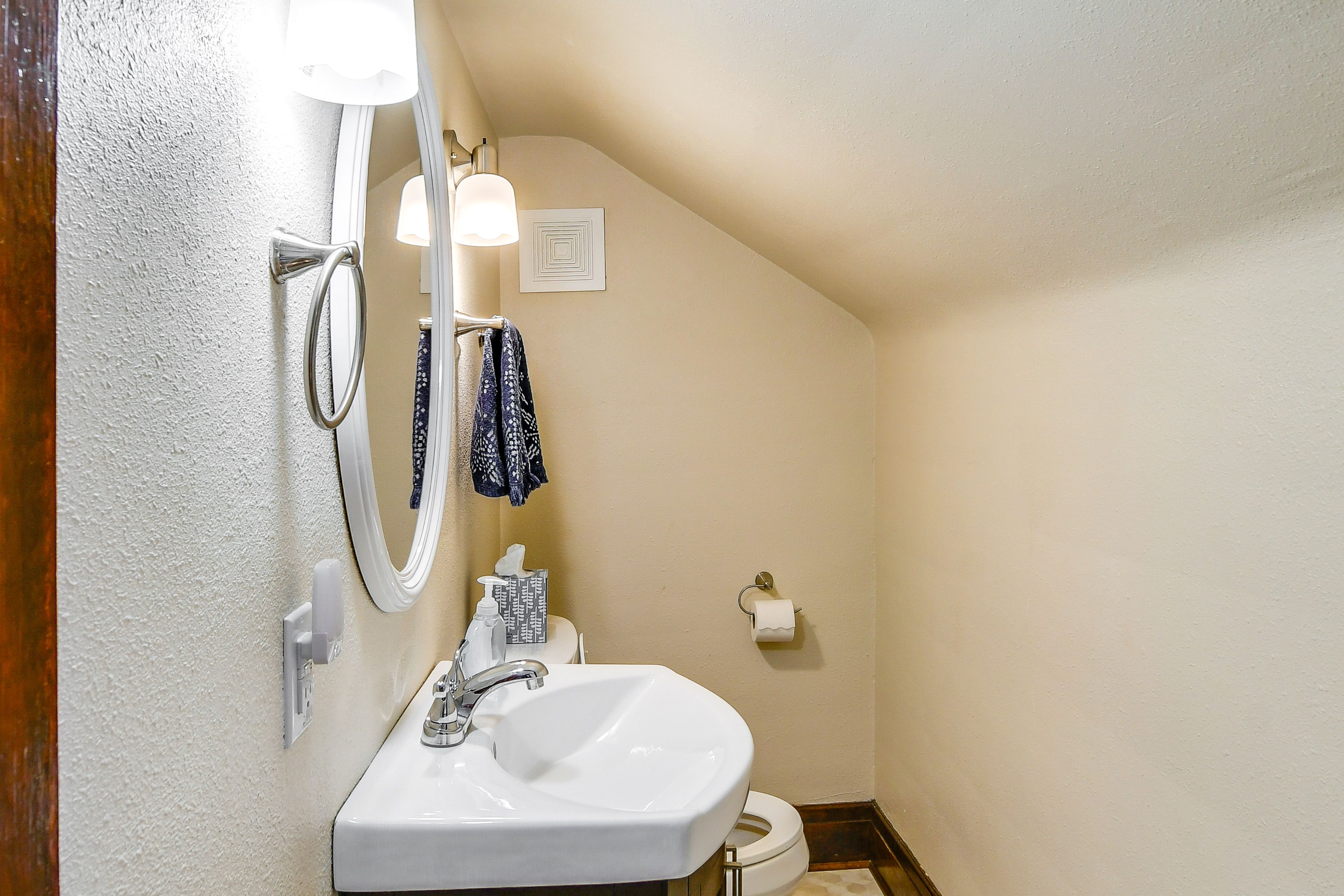 Half Bathroom | 2nd Floor