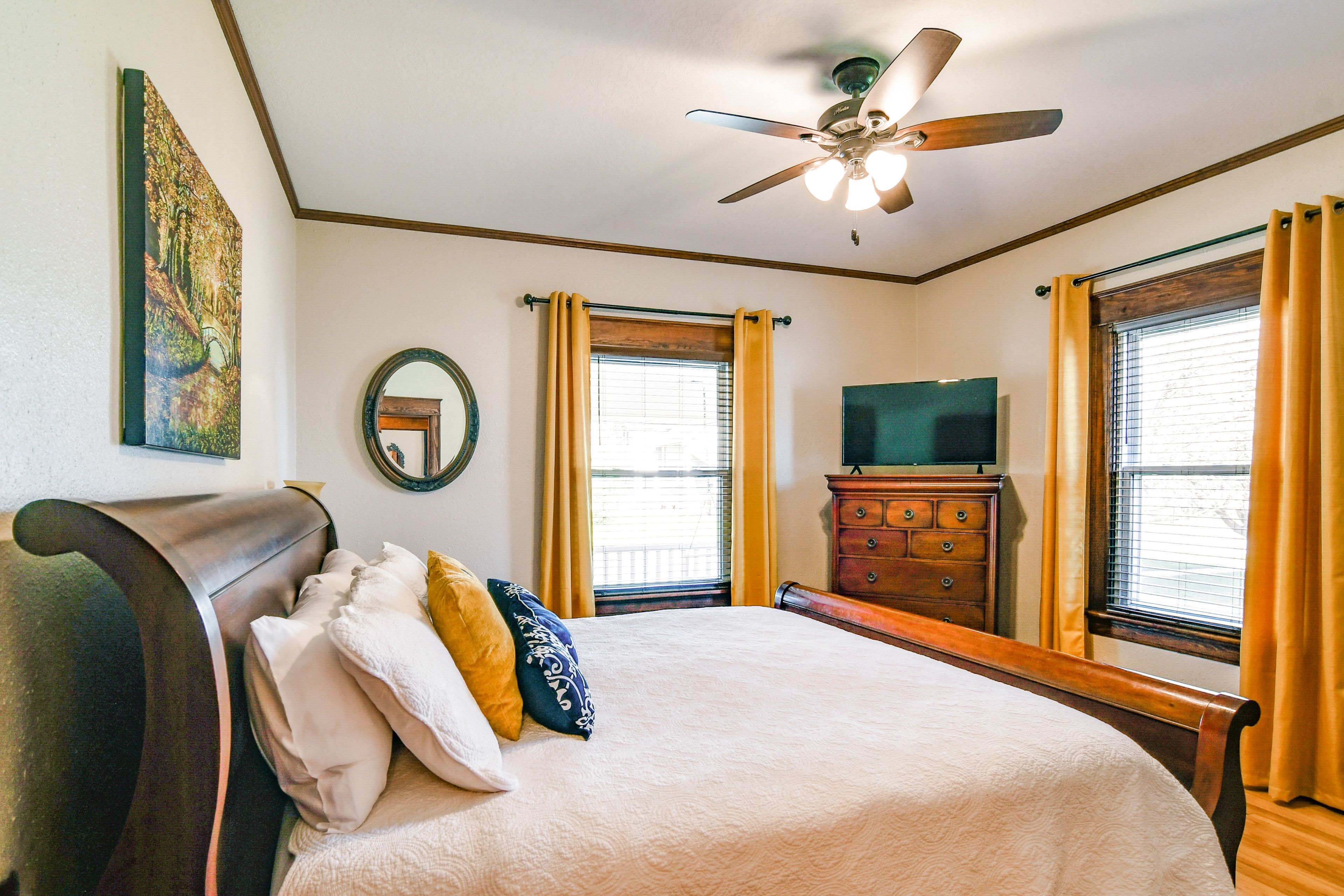 Bedroom 1 | King Bed | 1st Floor