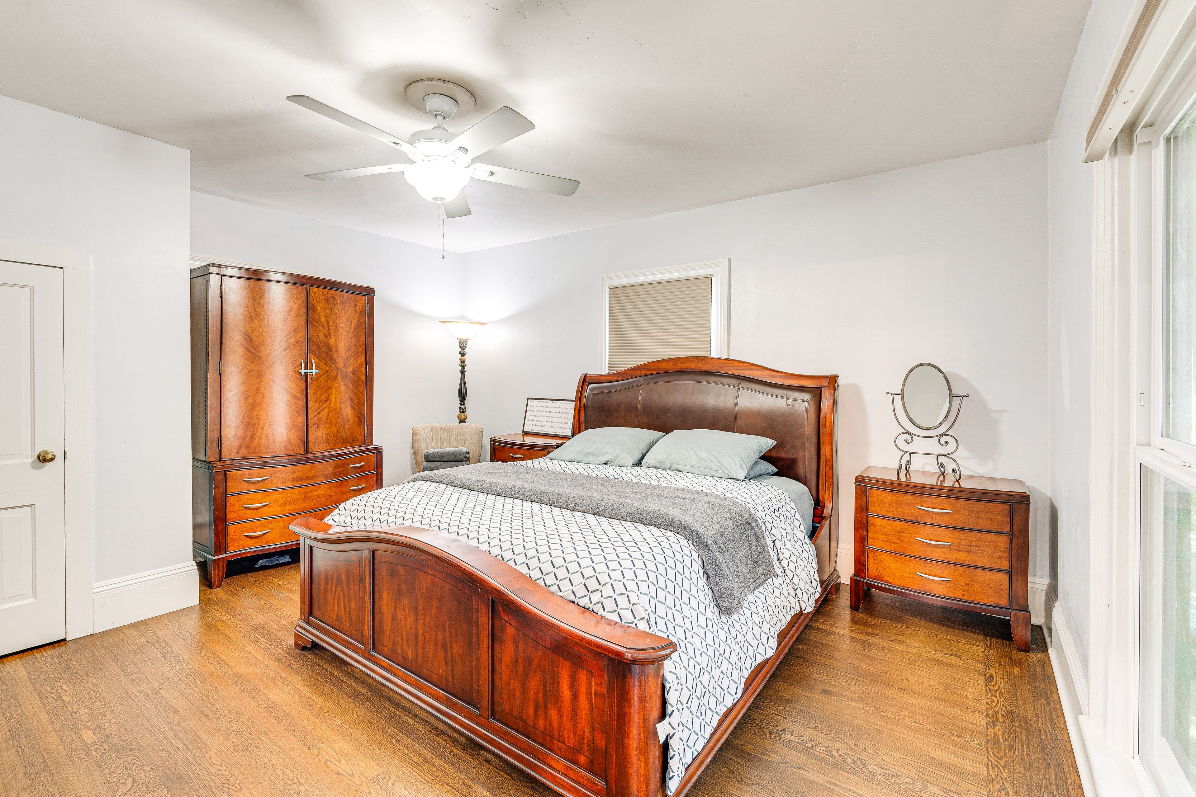 Bedroom 1 | King Bed