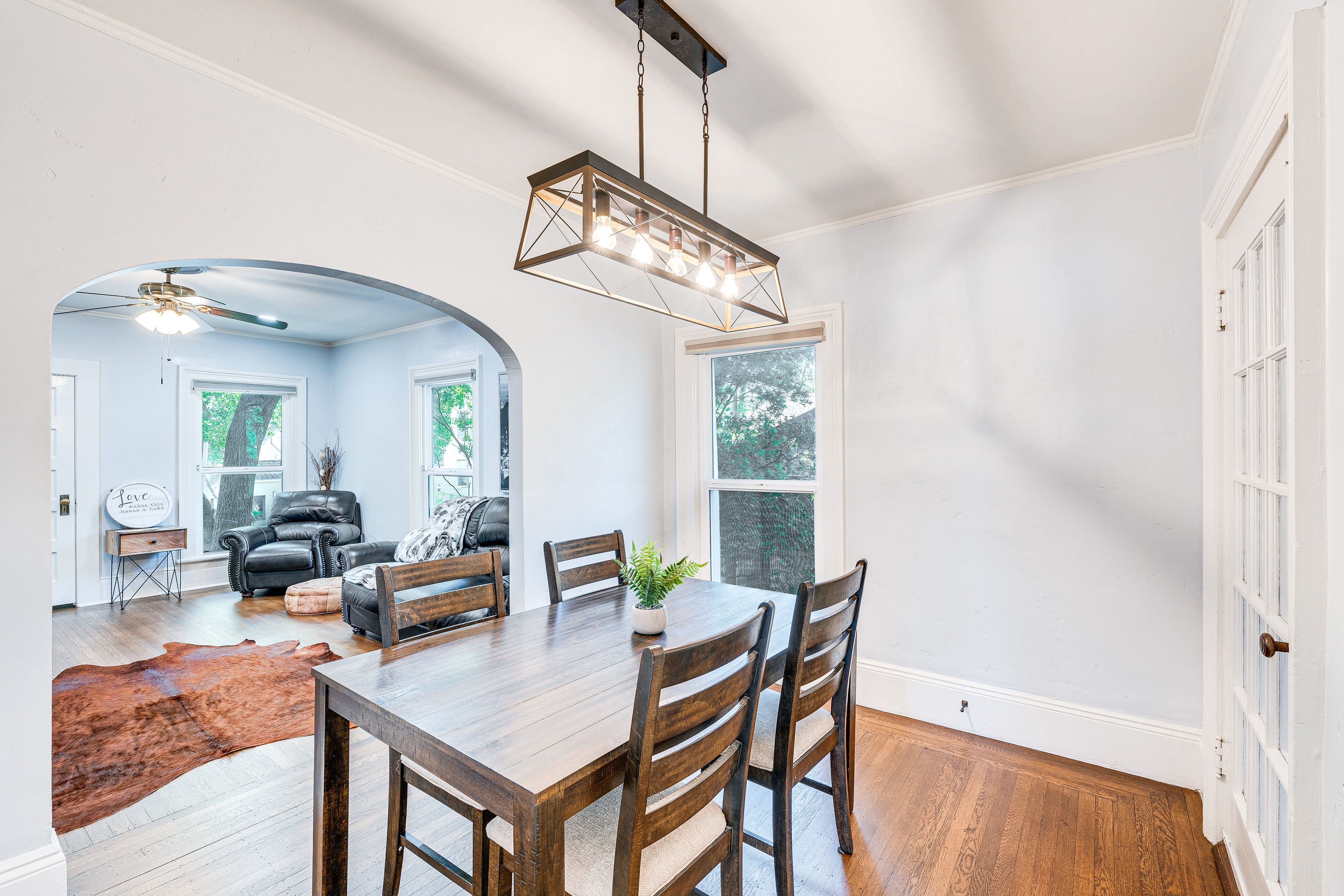 Dining Area | Dishware & Flatware Provided