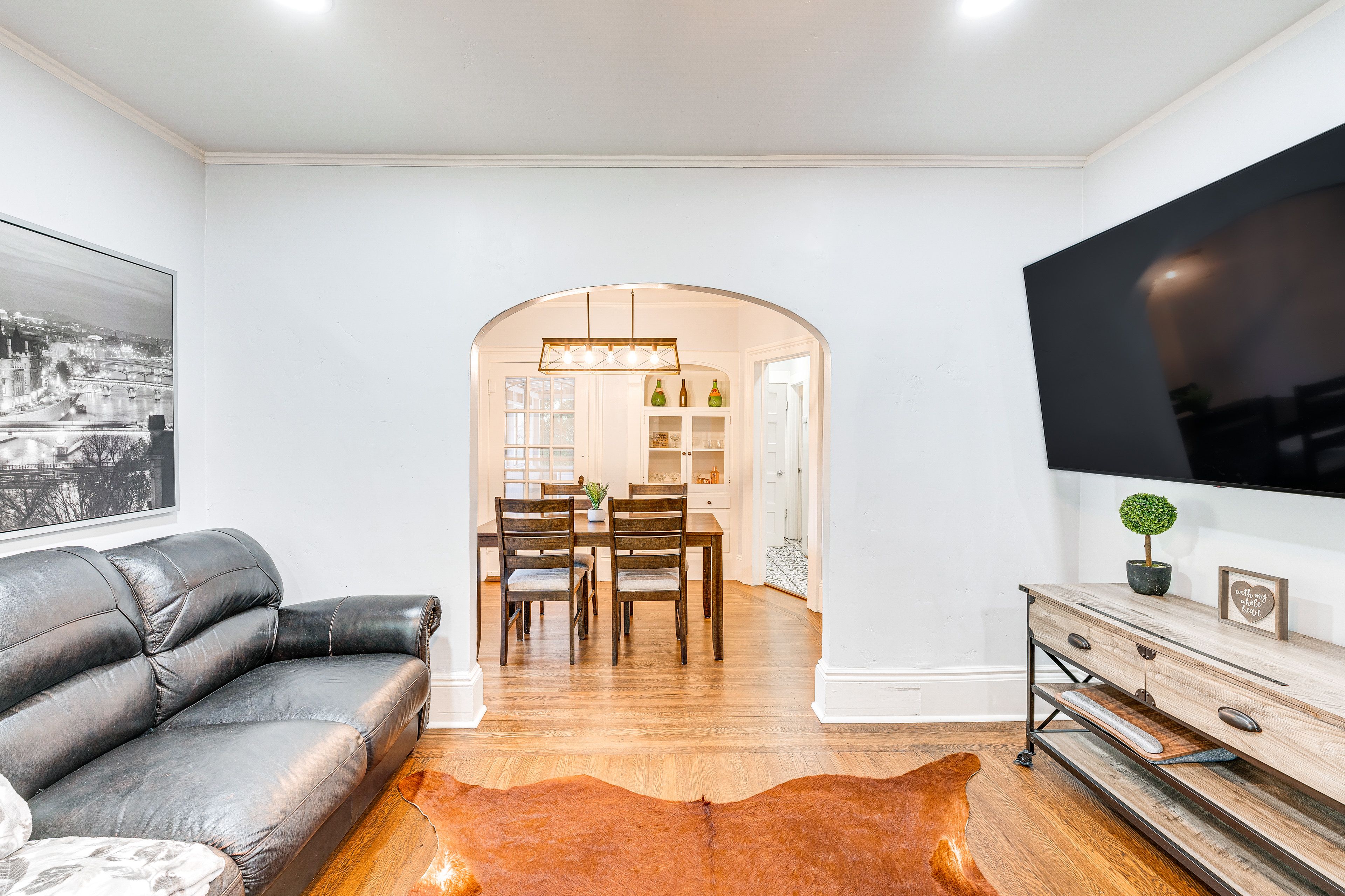 Living Room | Smart TV | Mini Split-Unit A/C & Heating