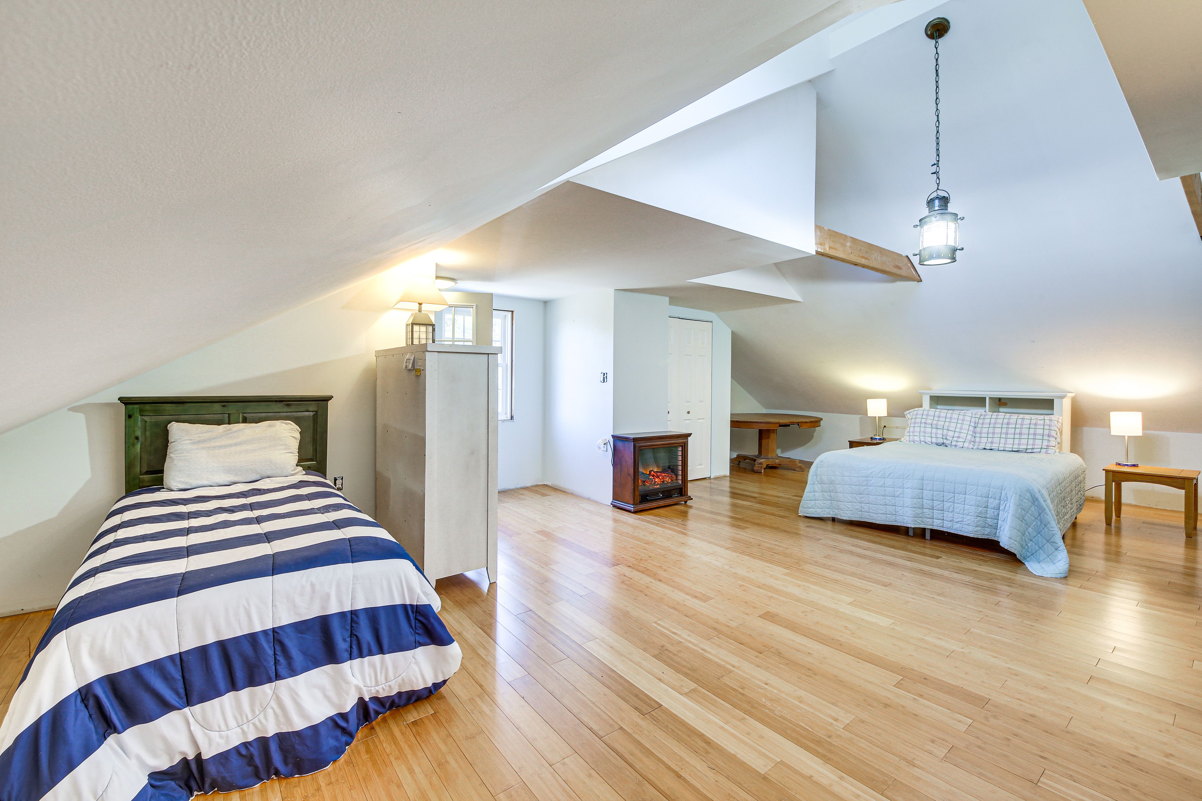 Bedroom 3 | Queen Bed | Twin Bed | Twin Cot | Upper Level