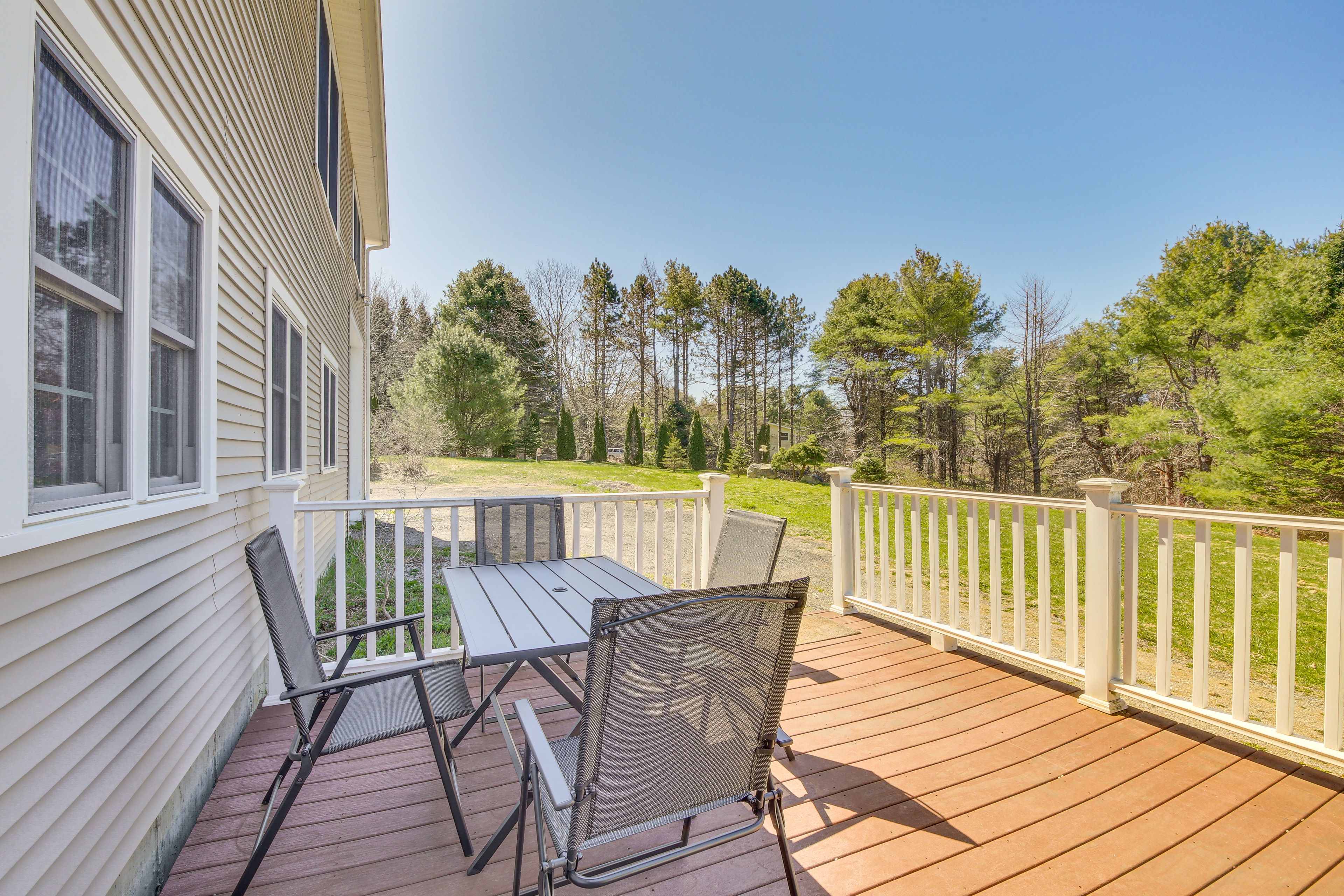 Deck | Outdoor Dining Area