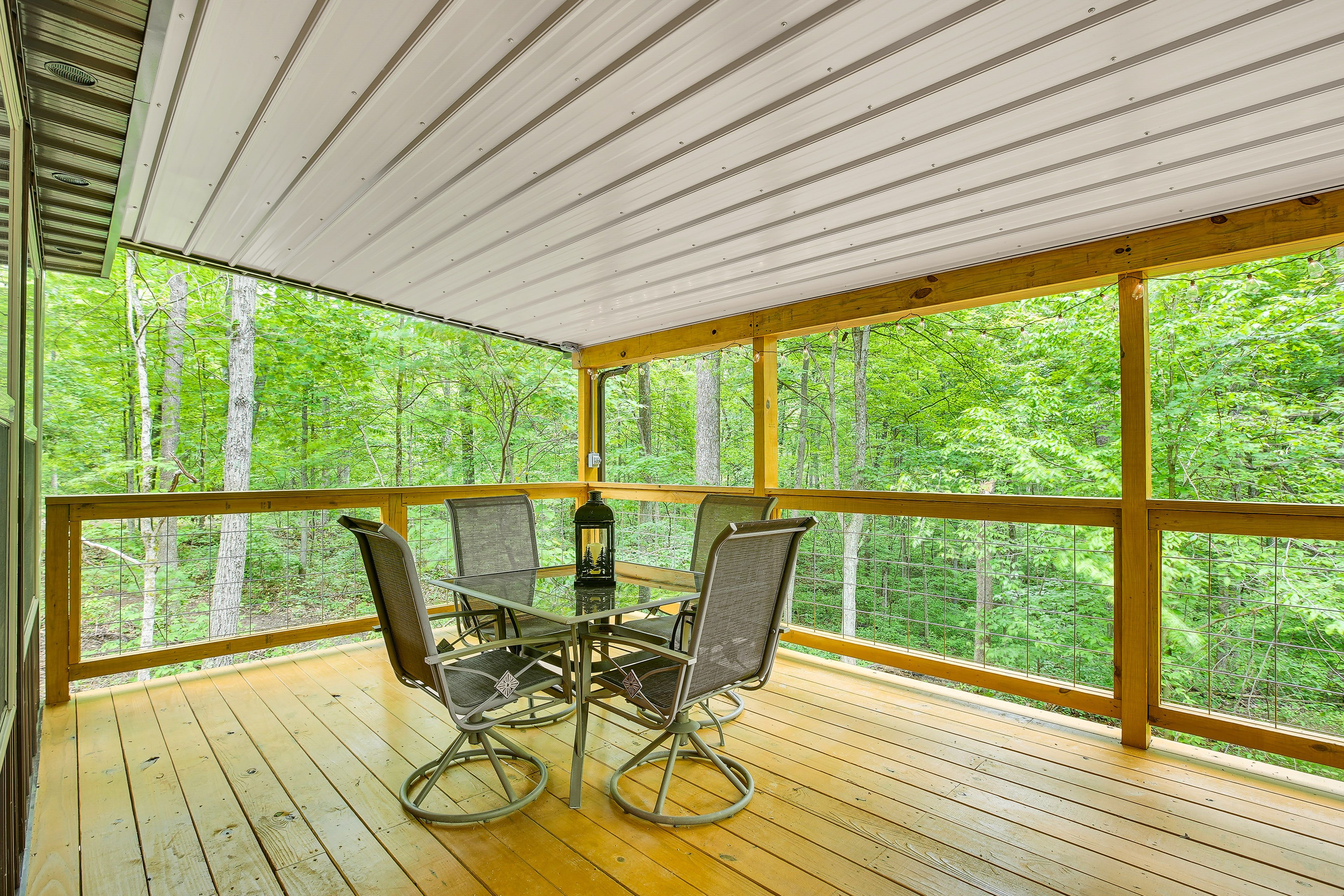 Covered Deck | Outdoor Dining Area