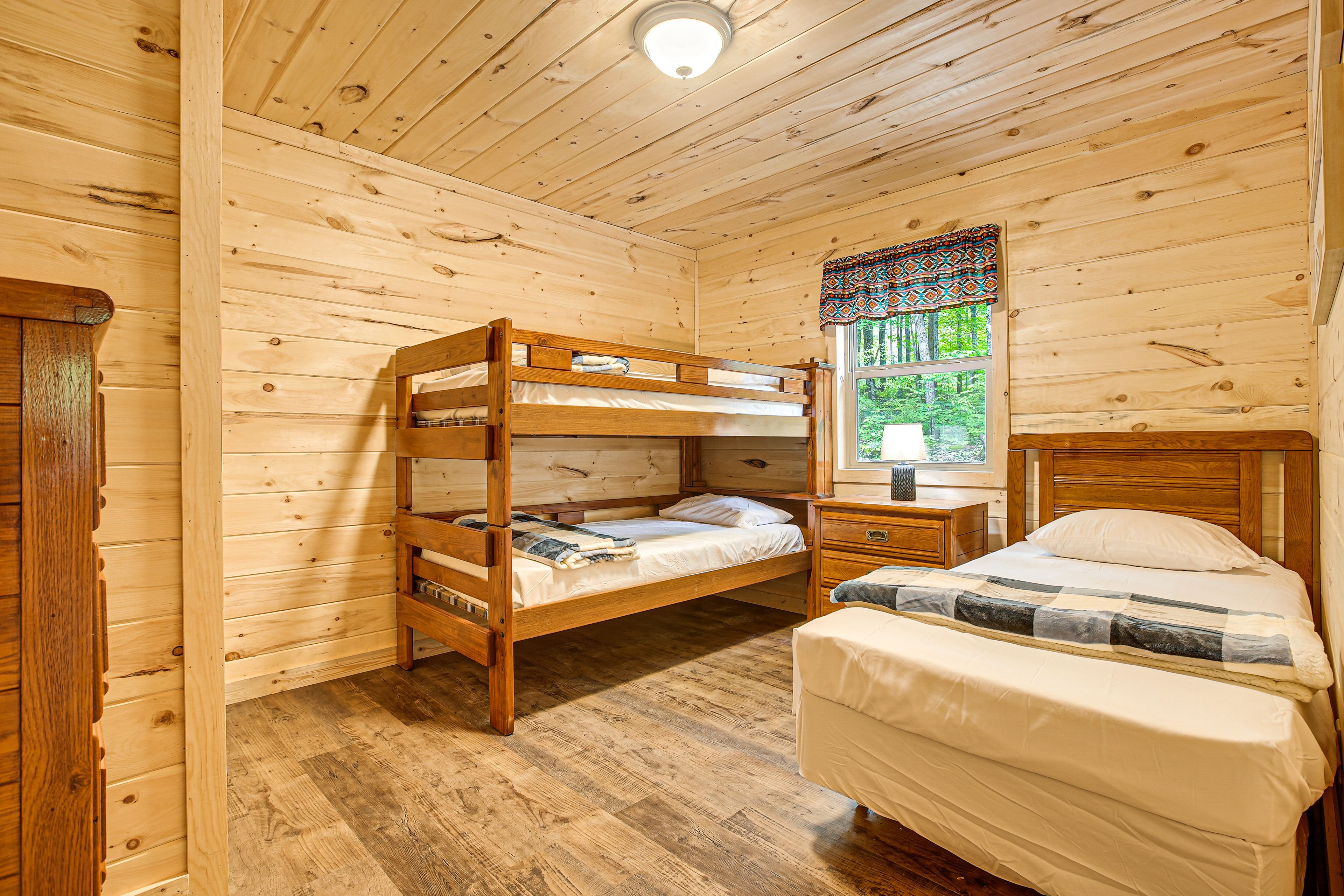 Bedroom 2 | Twin Bed | Twin Bunk Bed