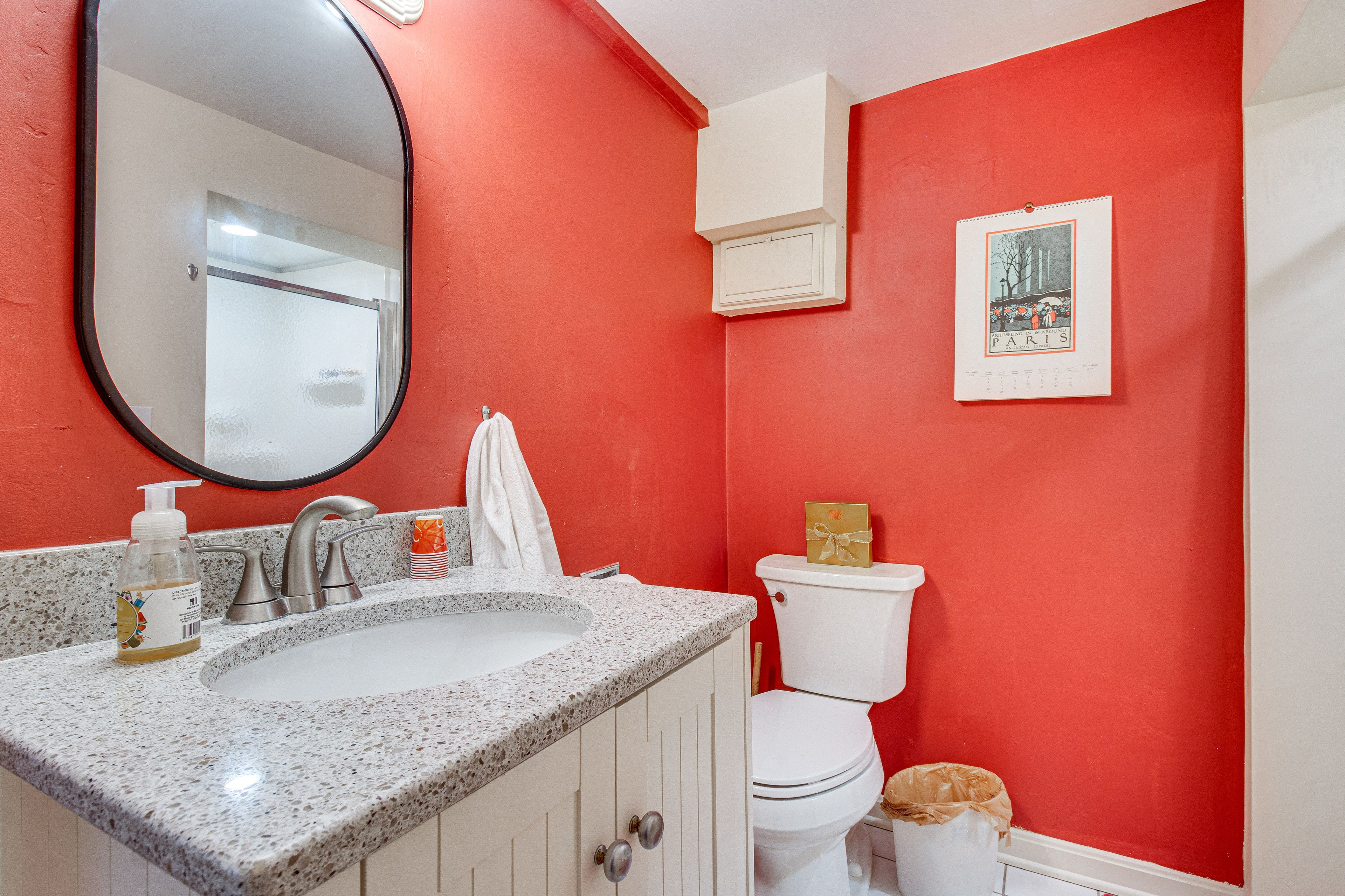 Full Bathroom | Towels Provided
