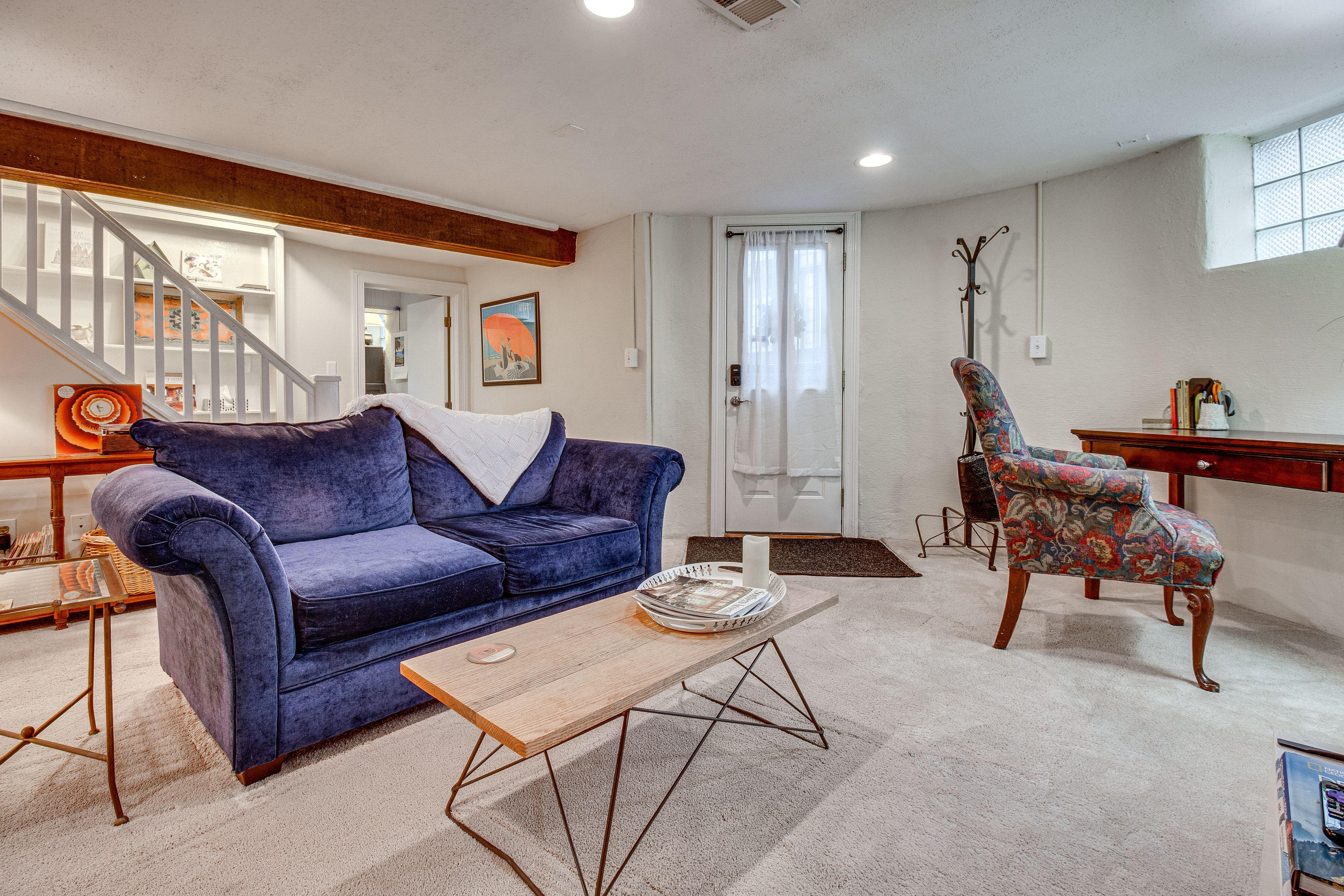 Living Room | Smart TV | Free WiFi | Central A/C + Heating