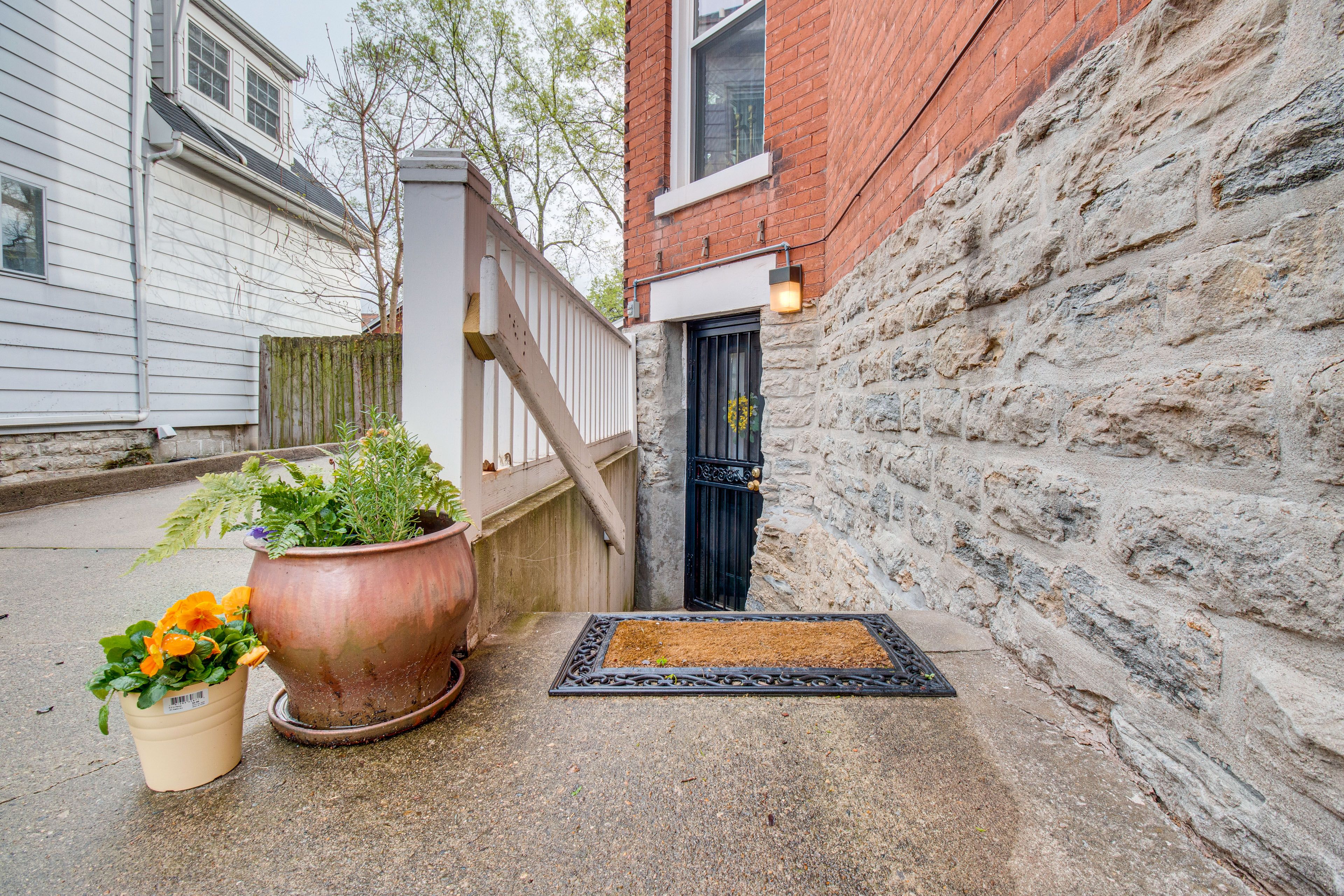Apartment Entrance | Exterior Steps to Enter