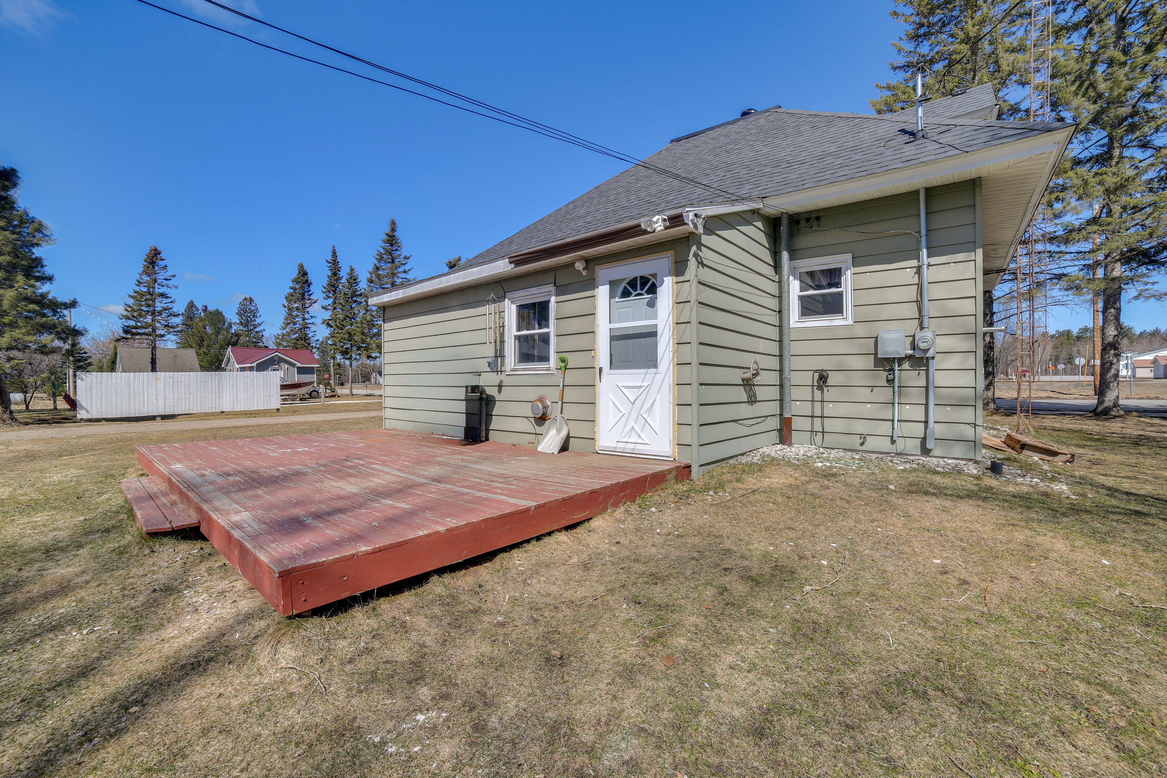 Backyard | Deck | Fire Pit
