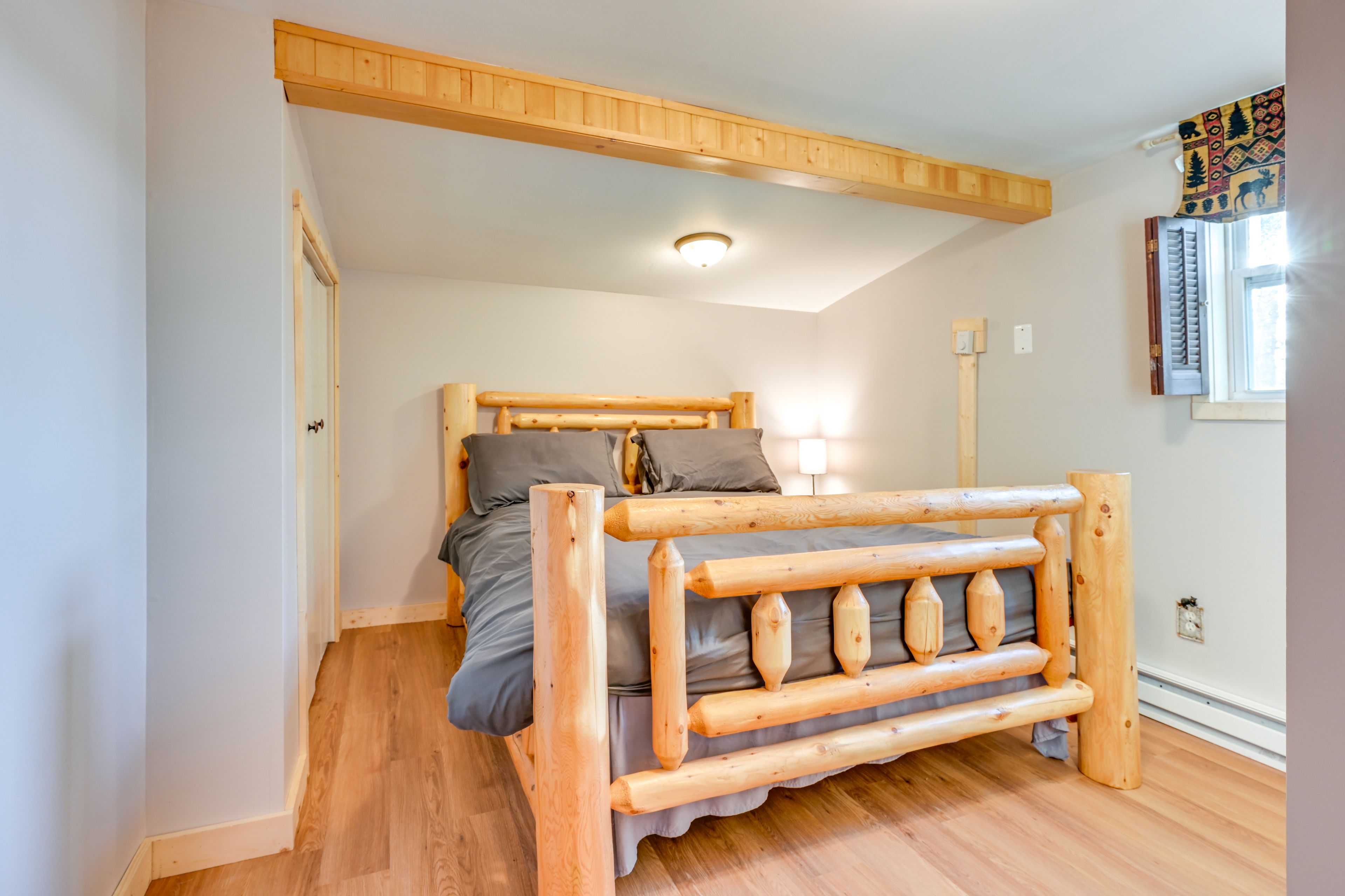 Bedroom | Queen Bed