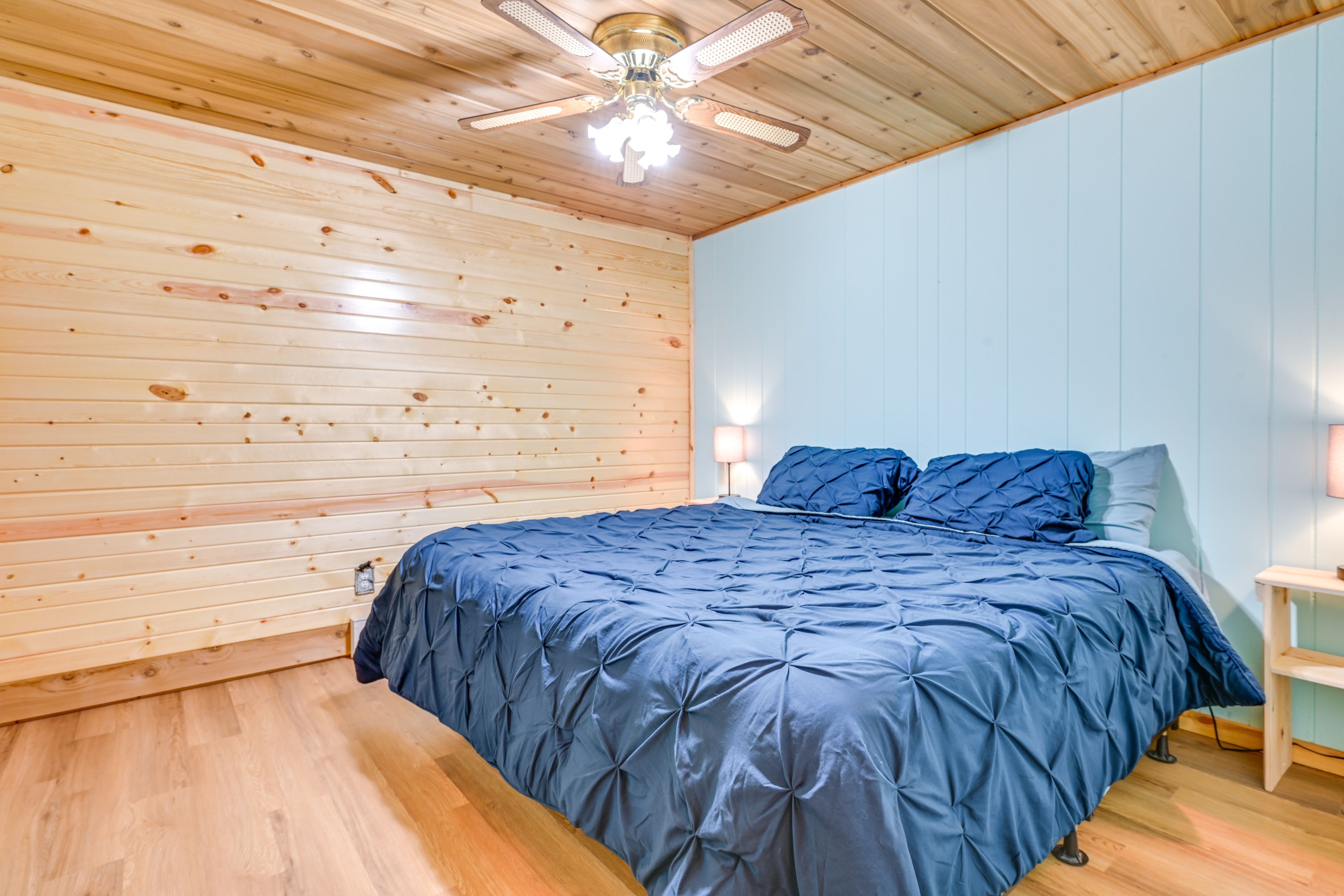 Bonus Room | King Bed | 1st Floor