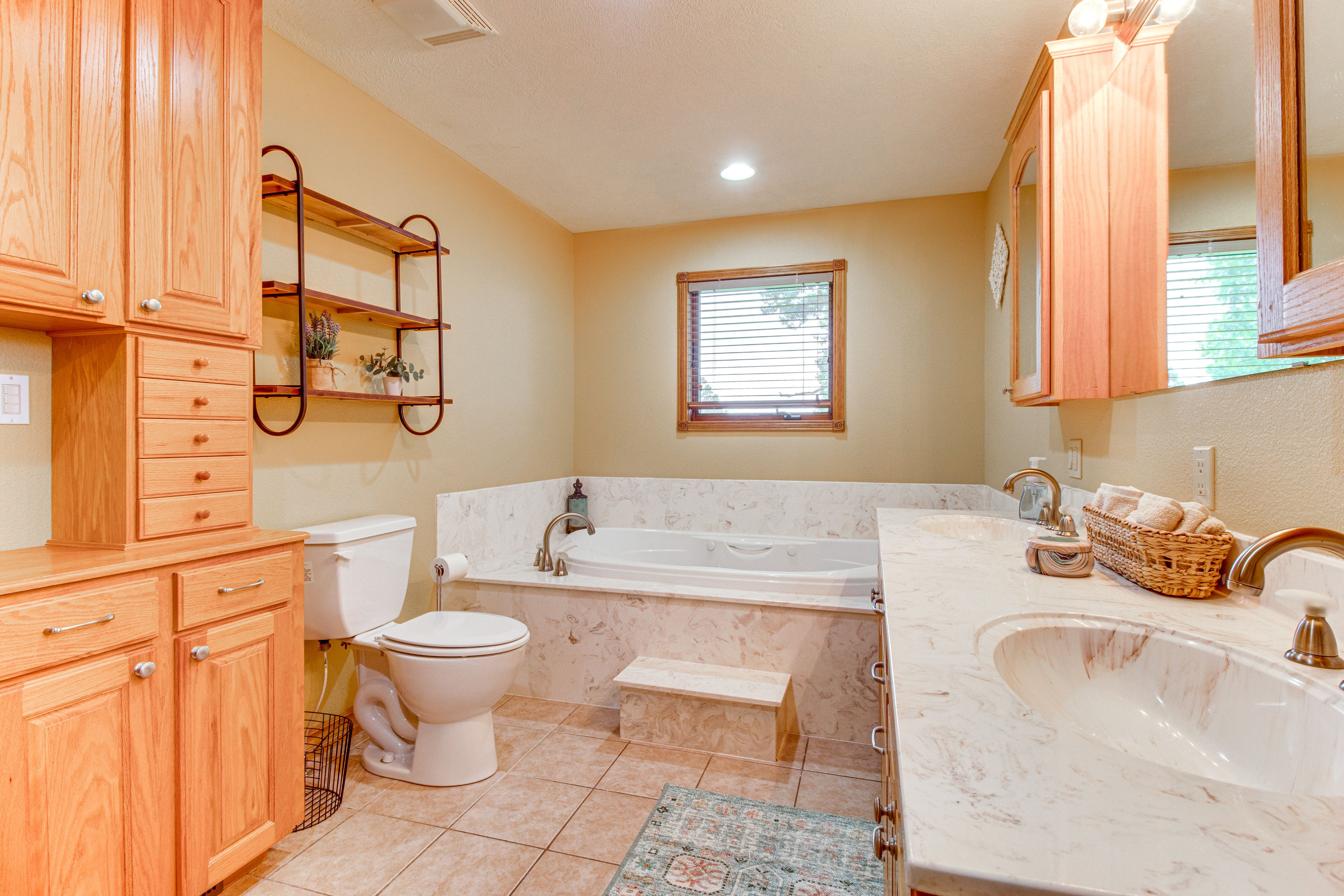 En-Suite Bathroom | 1st Floor | Walk-In Closet