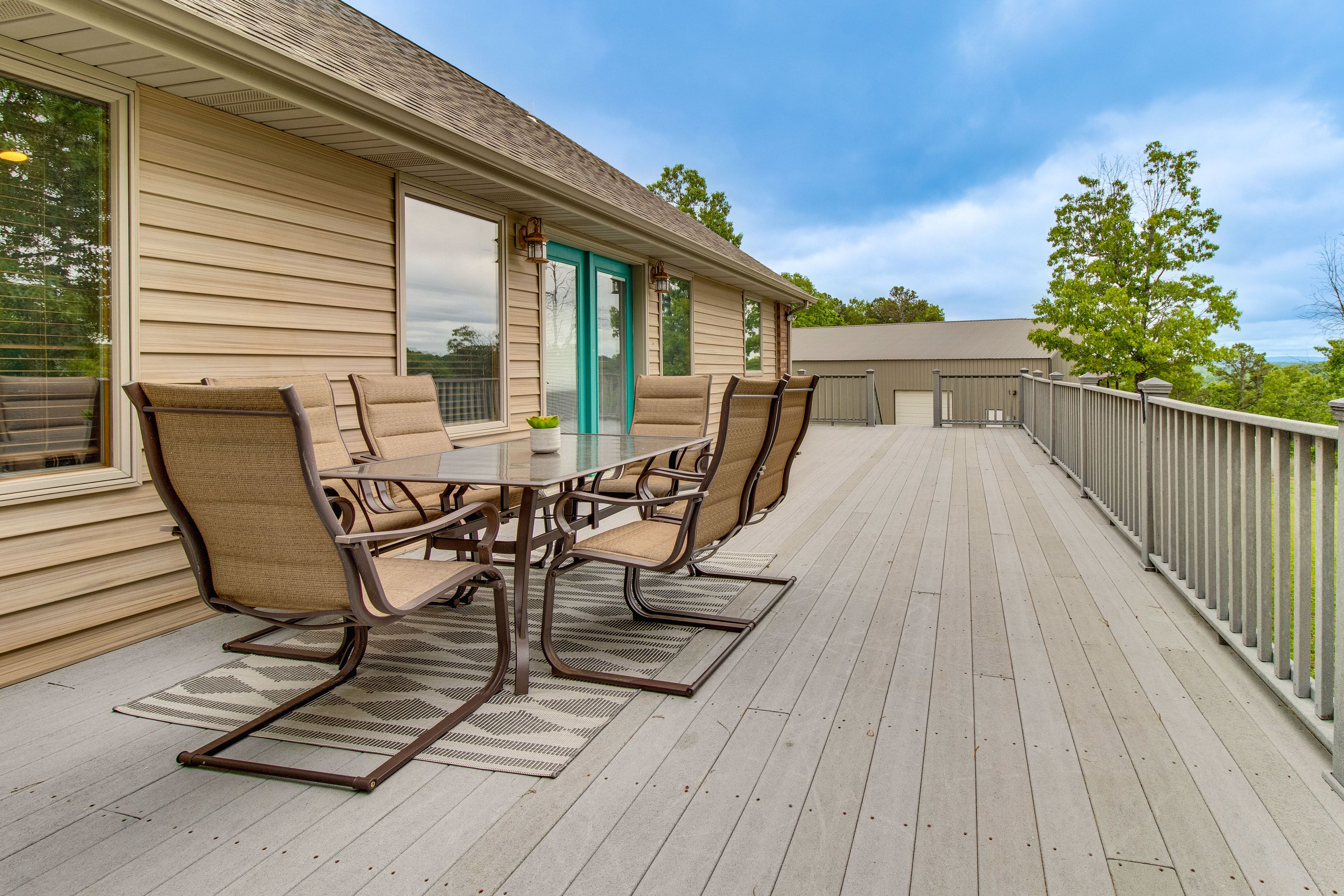 Deck | Lush Mountain Views