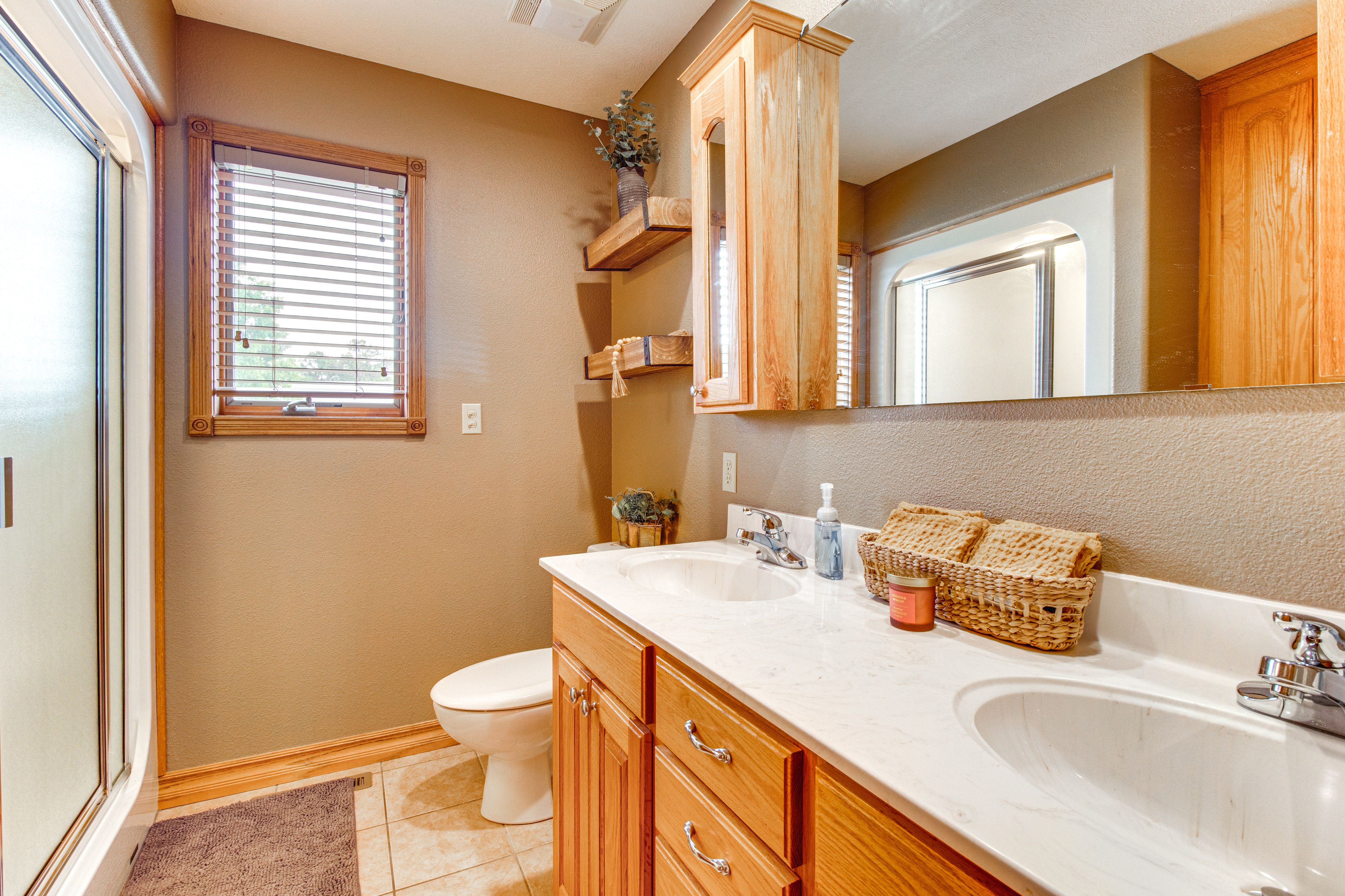 Full Bathroom | 1st Floor