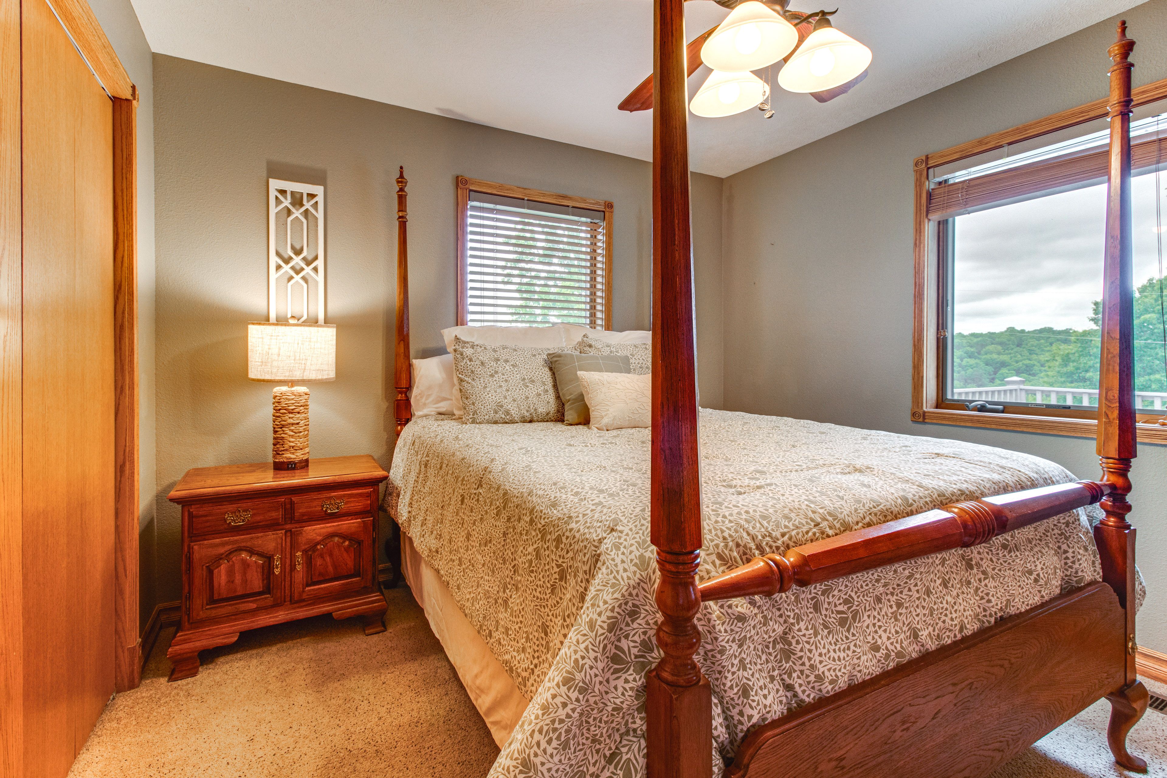 Bedroom 2 | 1st Floor | Queen Bed