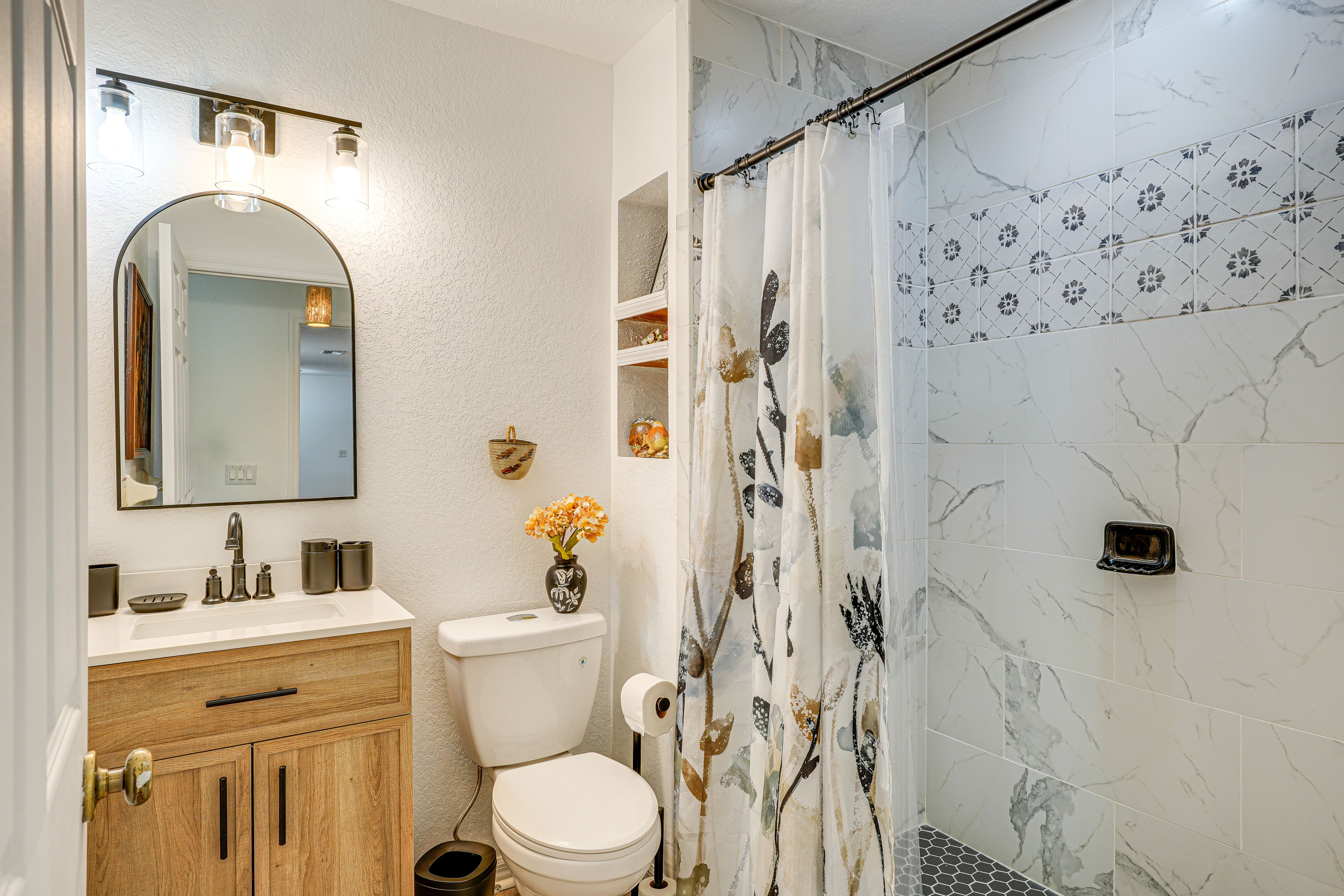 Full Bathroom | Complimentary Toiletries