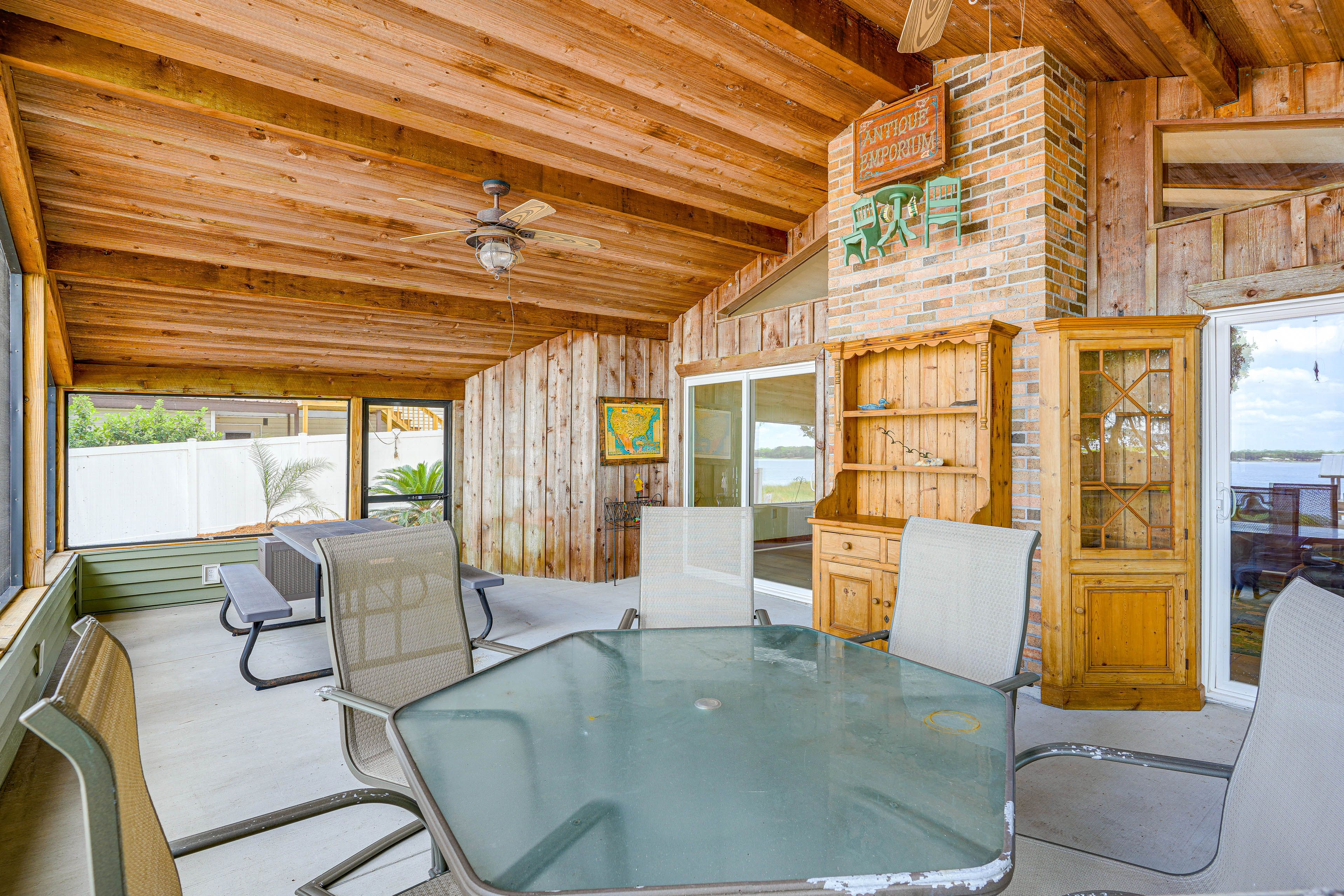 Screened Porch | Lake Views