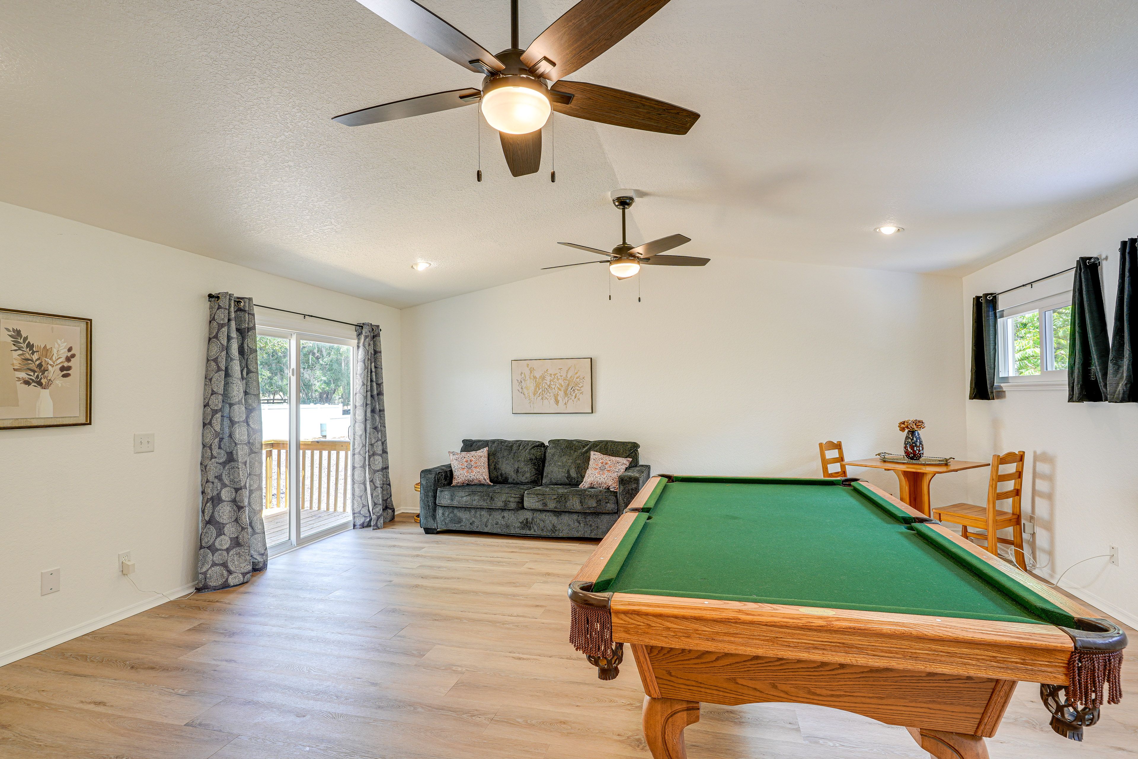 Game Room | Queen Sleeper Sofa | Smart TV