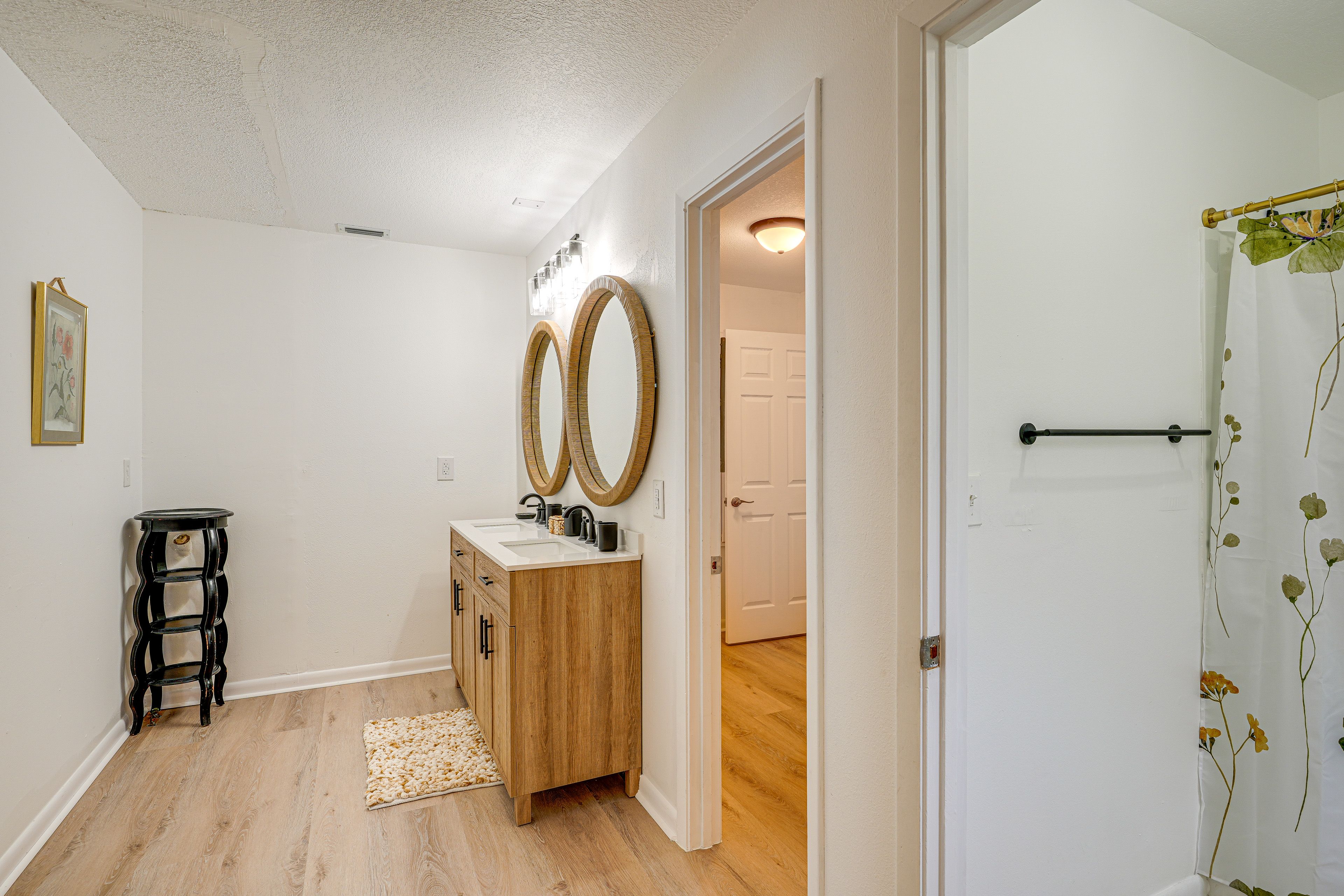 En-Suite Bathroom | Towels Provided