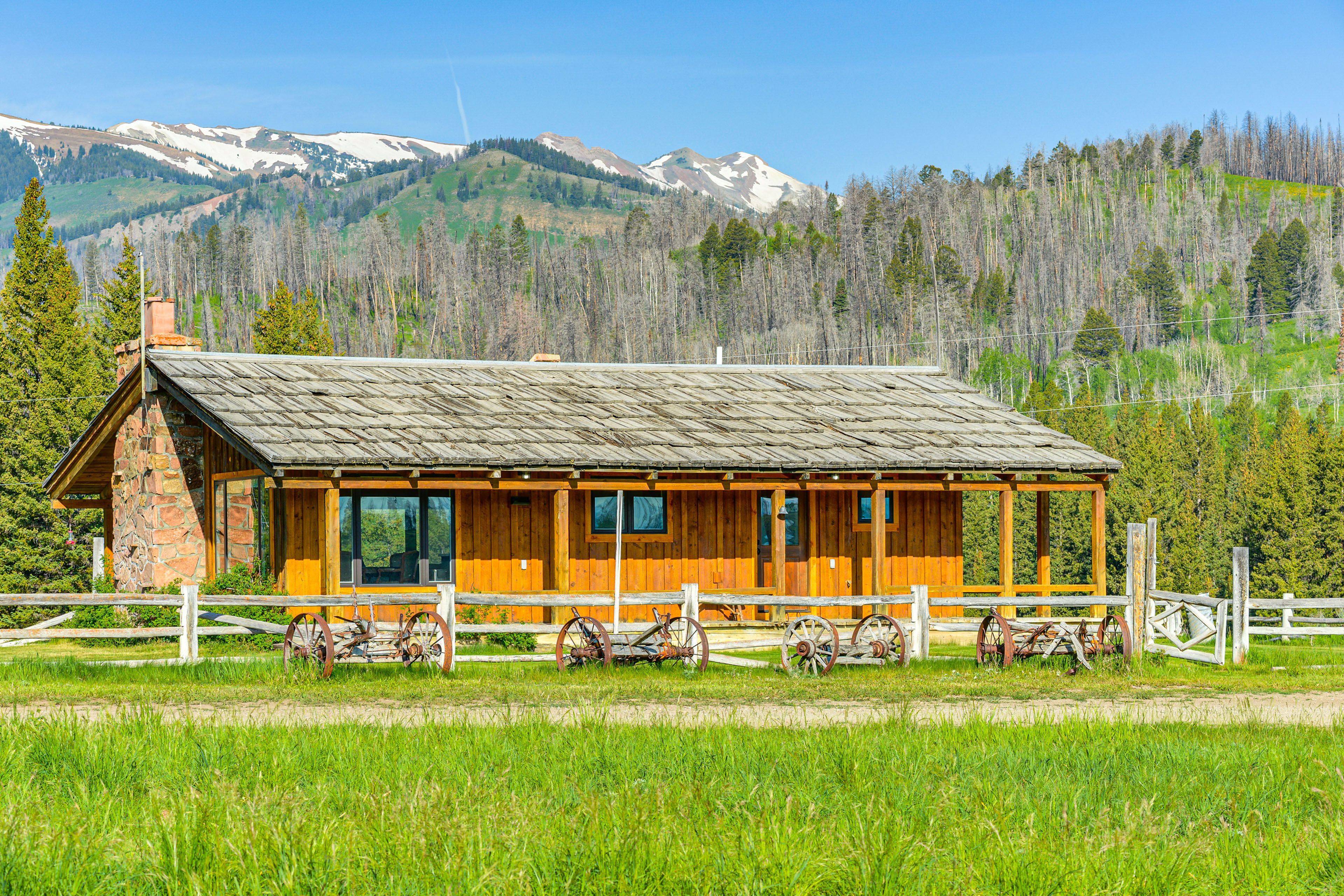 Bondurant Vacation Rental | 1BR | 1BA | 900 Sq Ft | 2 Steps to Enter