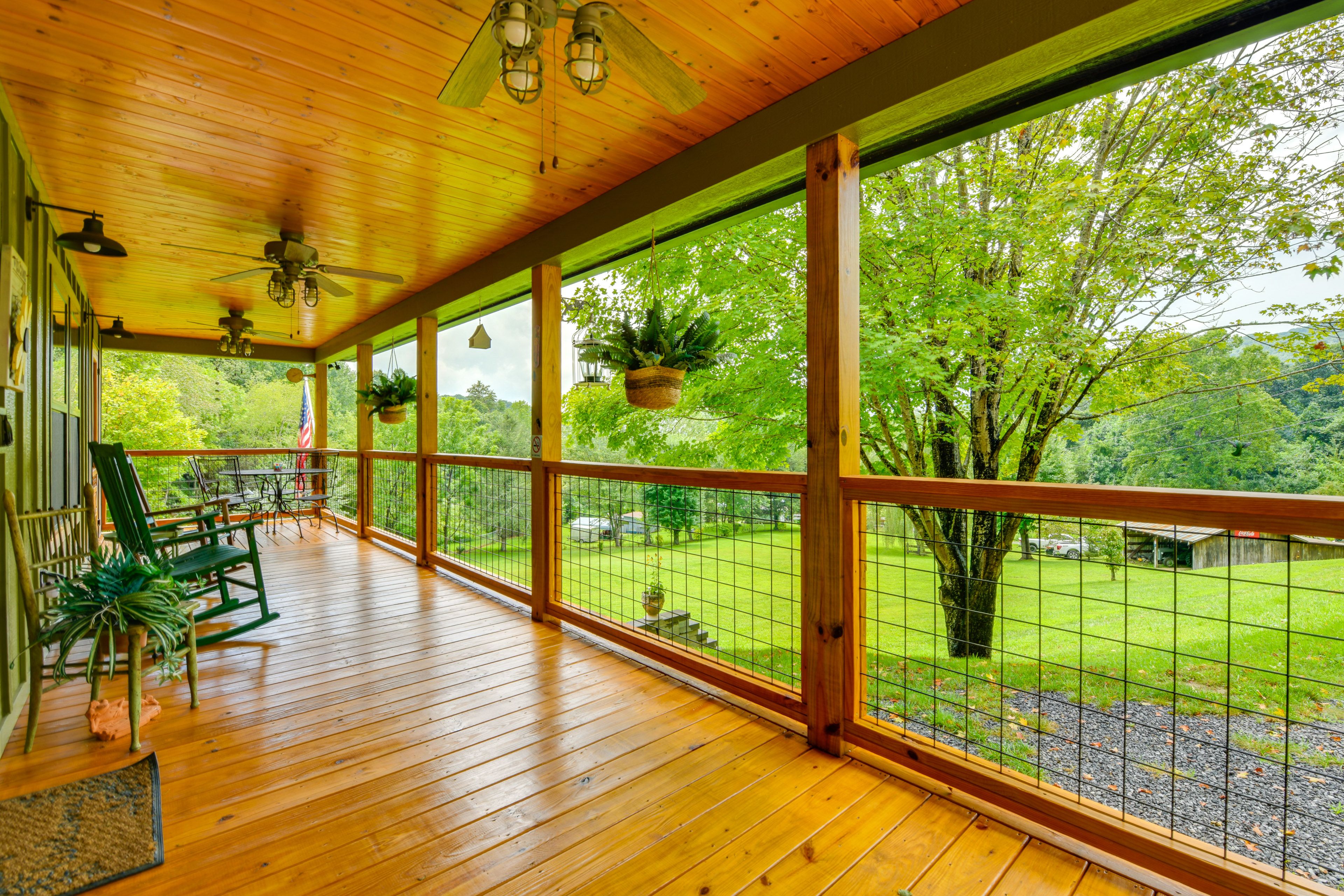 Furnished Deck | 1st Floor