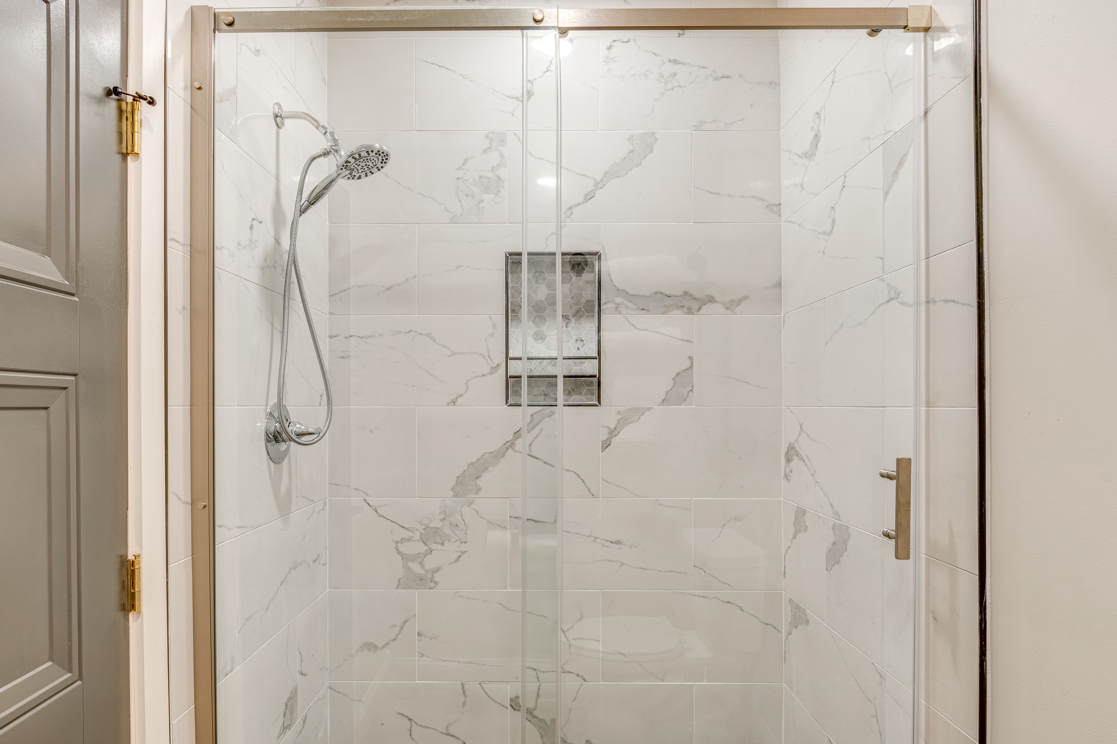 Full Bathroom | 2nd Floor