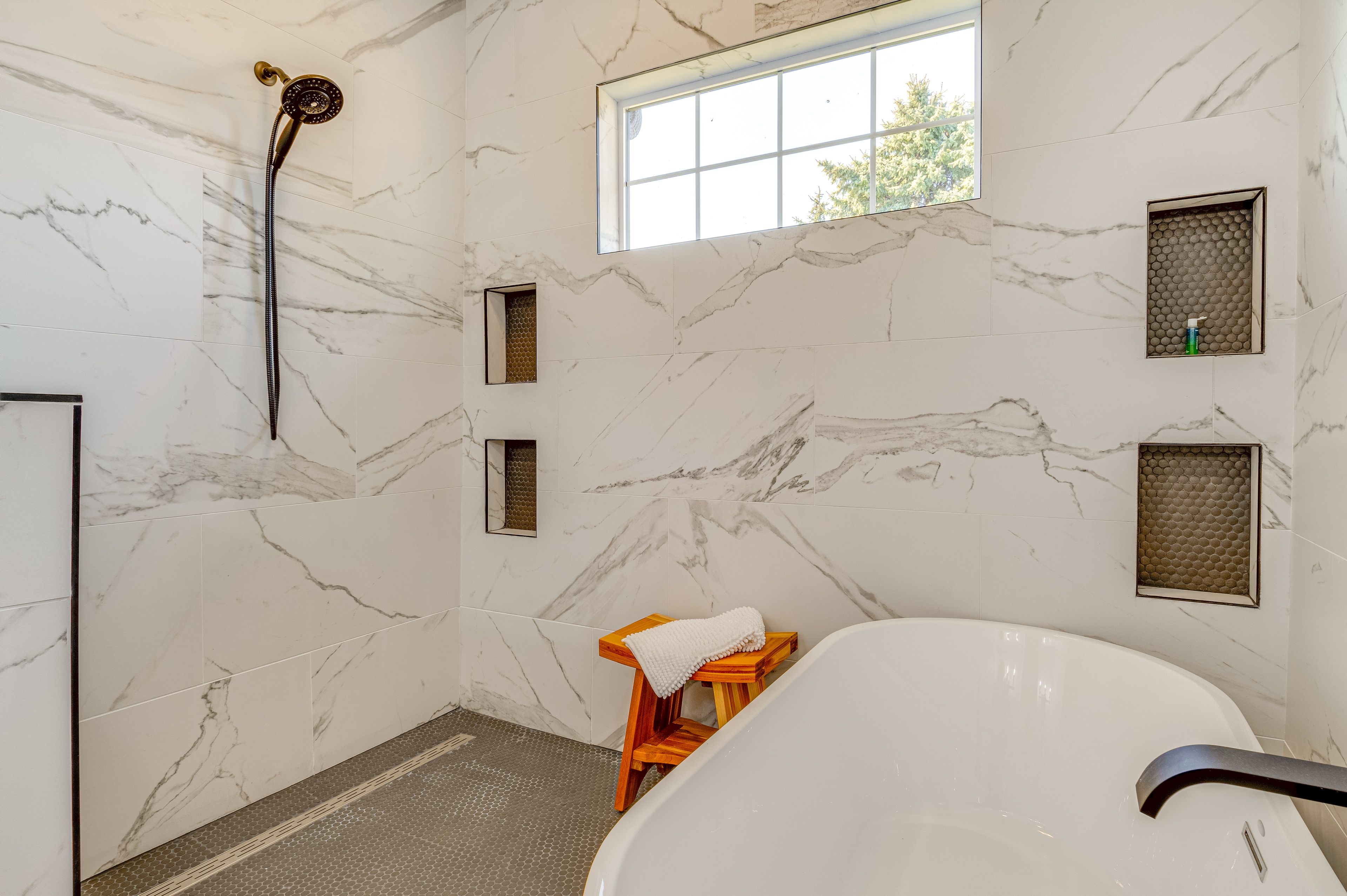 Full Bathroom | 1st Floor