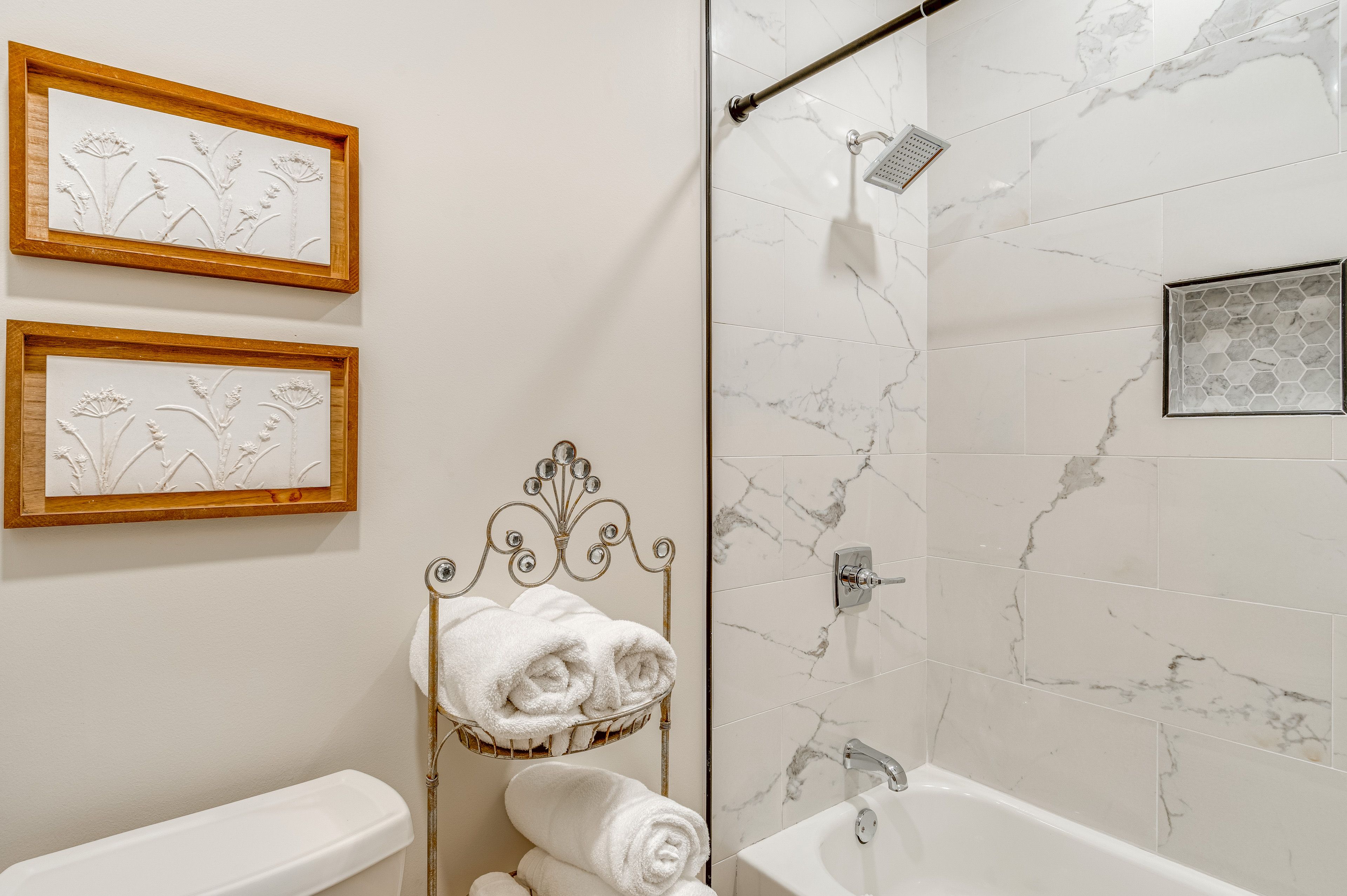 Full Bathroom | 2nd Floor