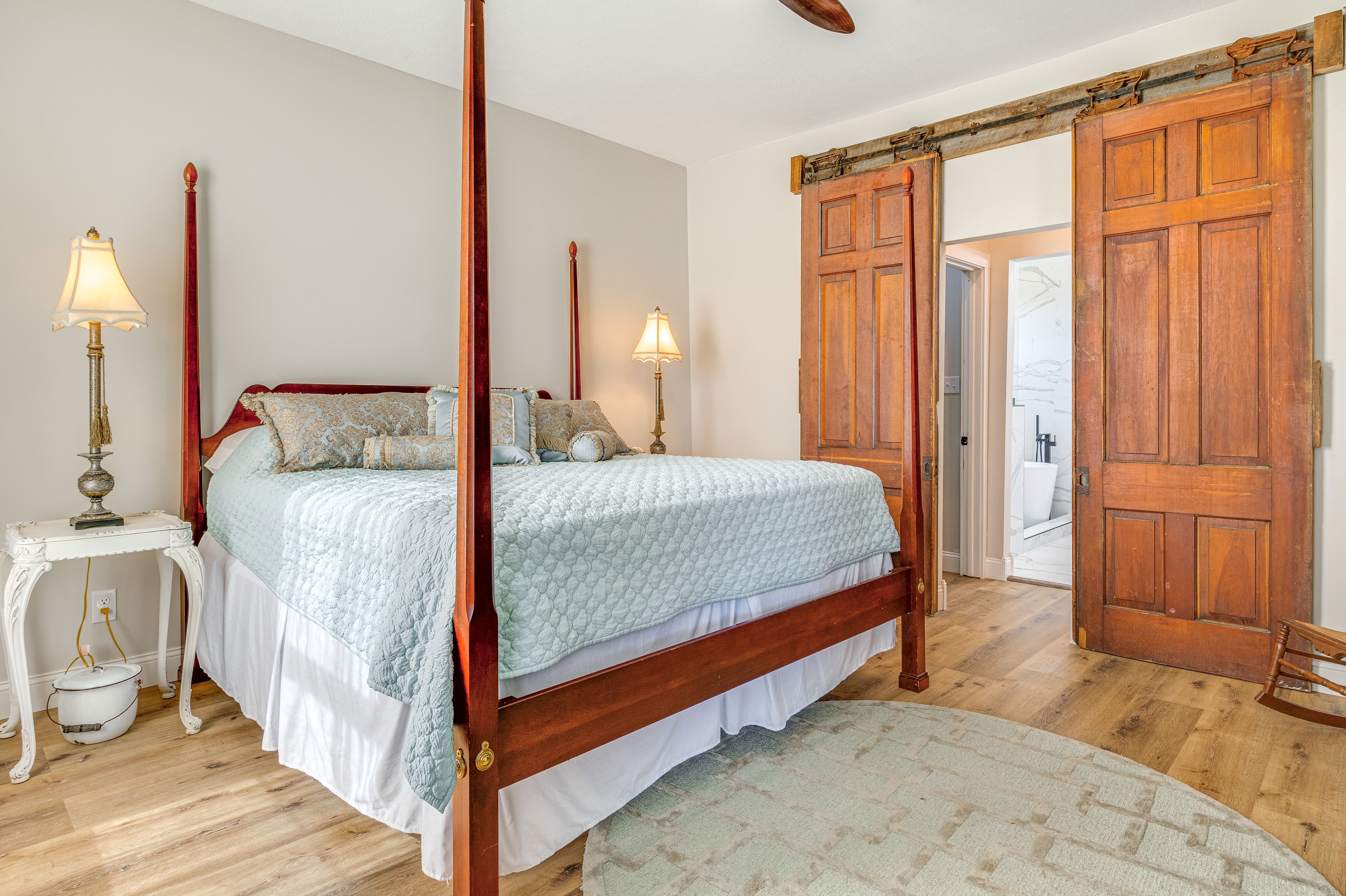 Bedroom 1 | King Bed | En-Suite Bathroom | 1st Floor