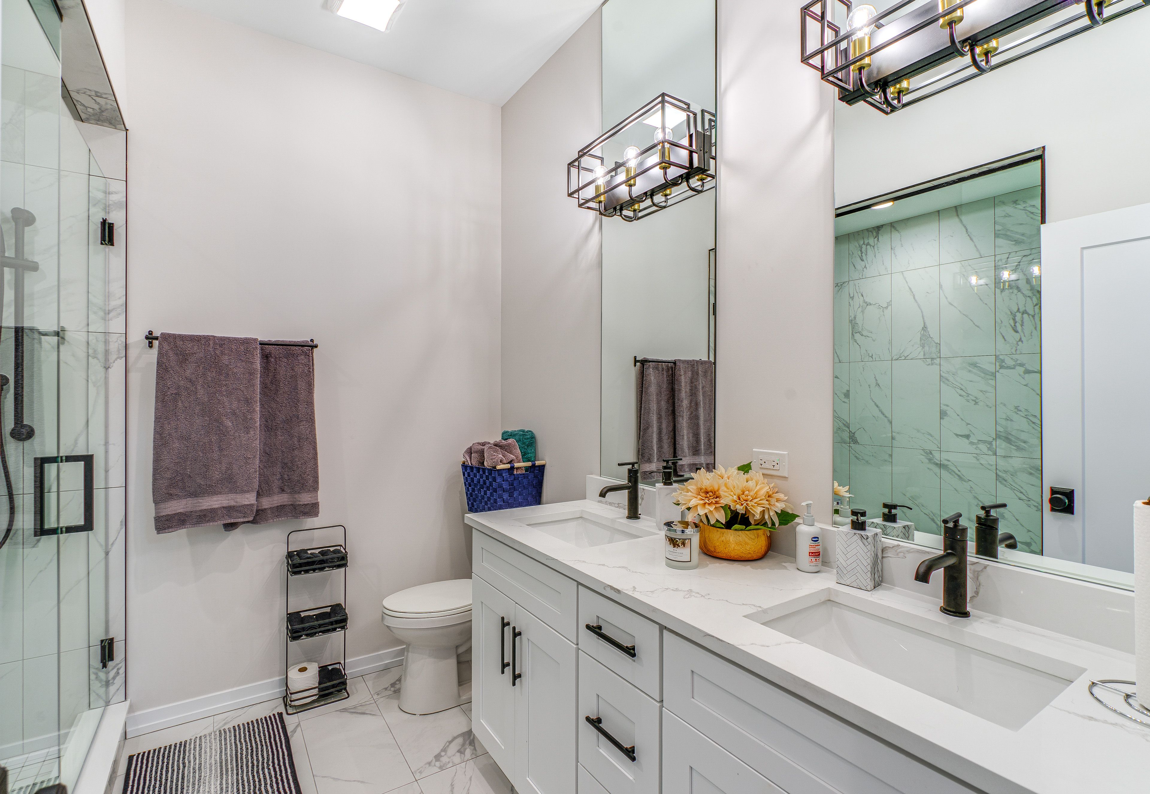 Full Bathroom | Towels Provided | Complimentary Toiletries