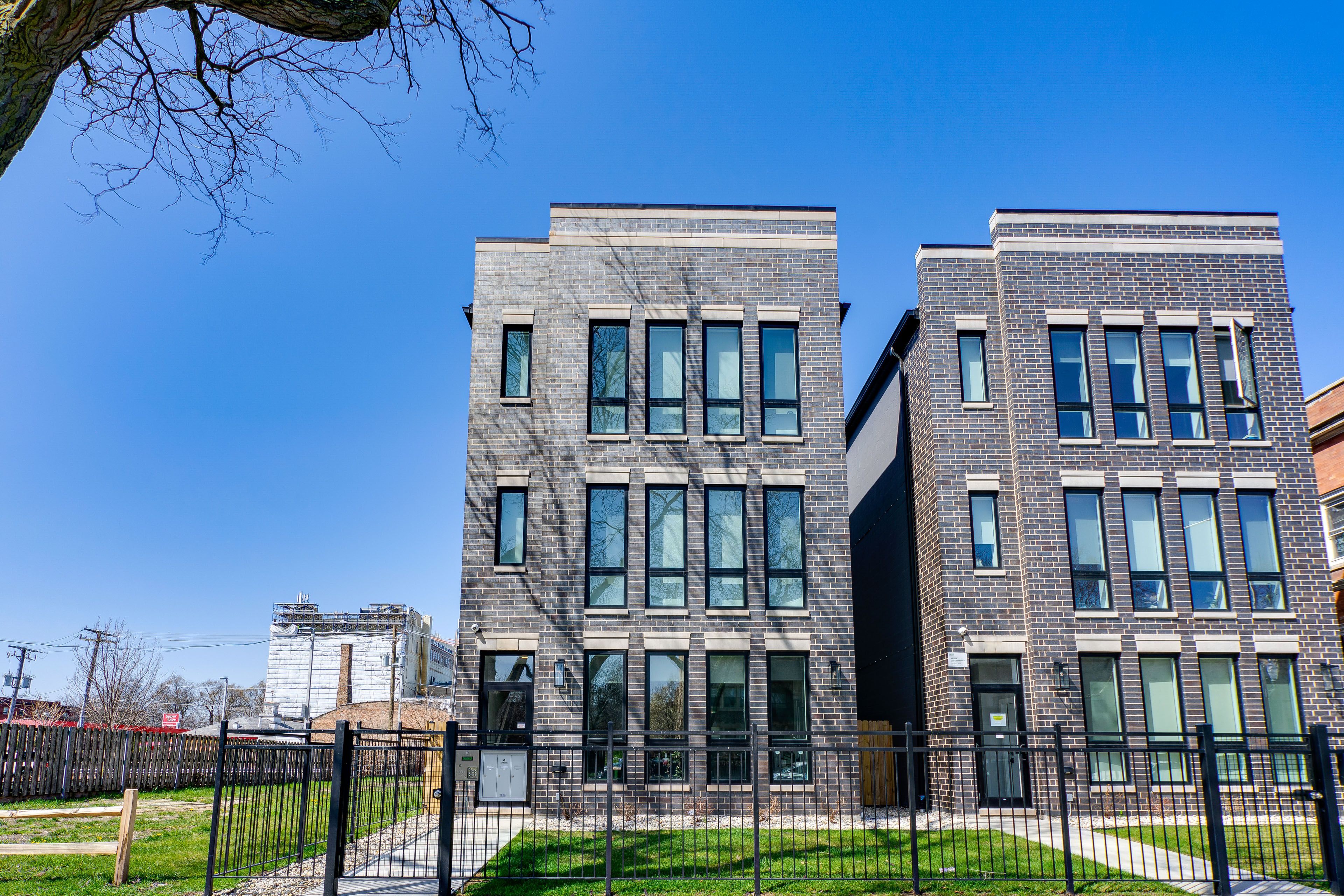 Exterior | Single-Story Condo | 3rd-Floor Unit