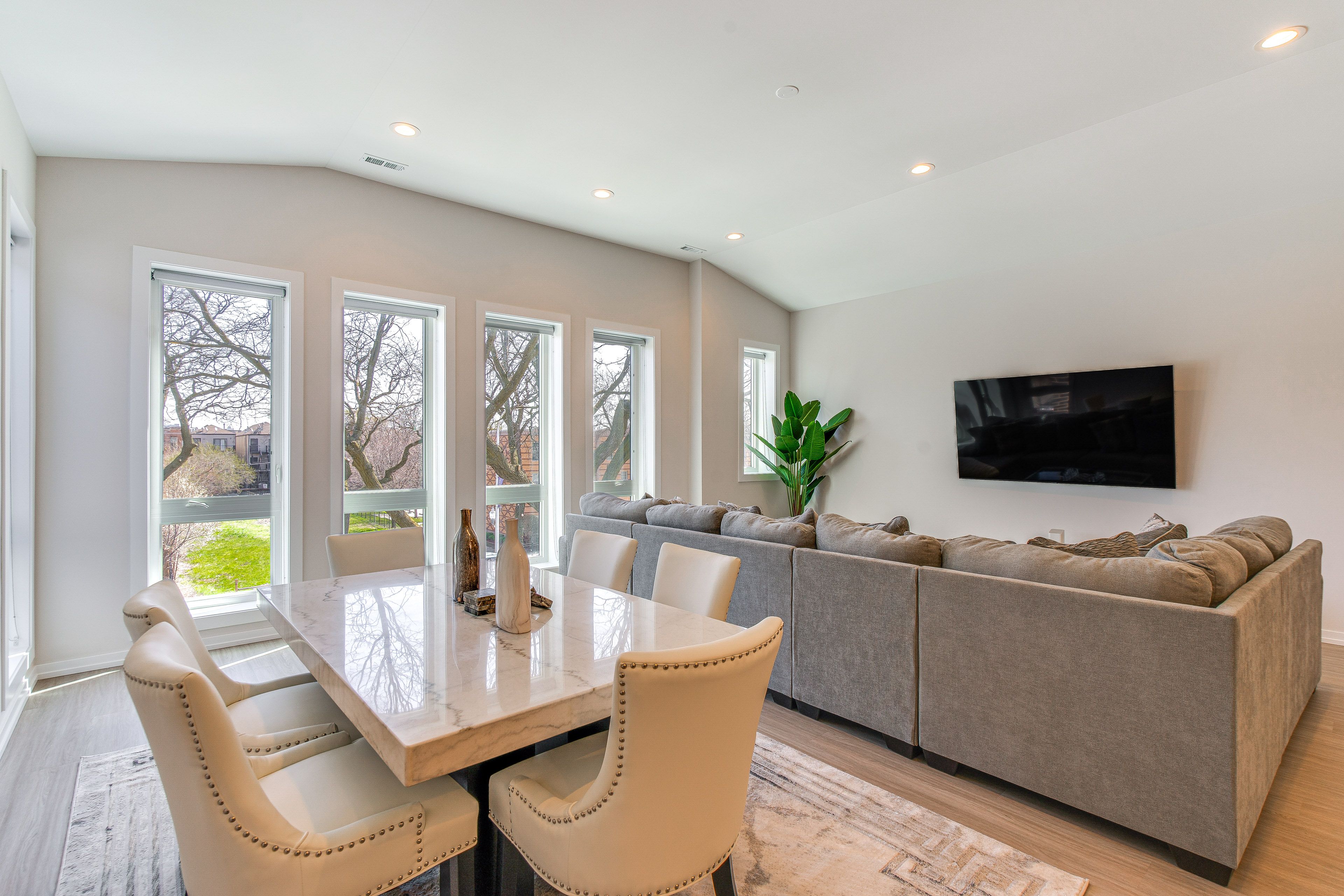 Chicago Vacation Rental | 3BR | 2BA | 1,200 Sq Ft | Stairs Required