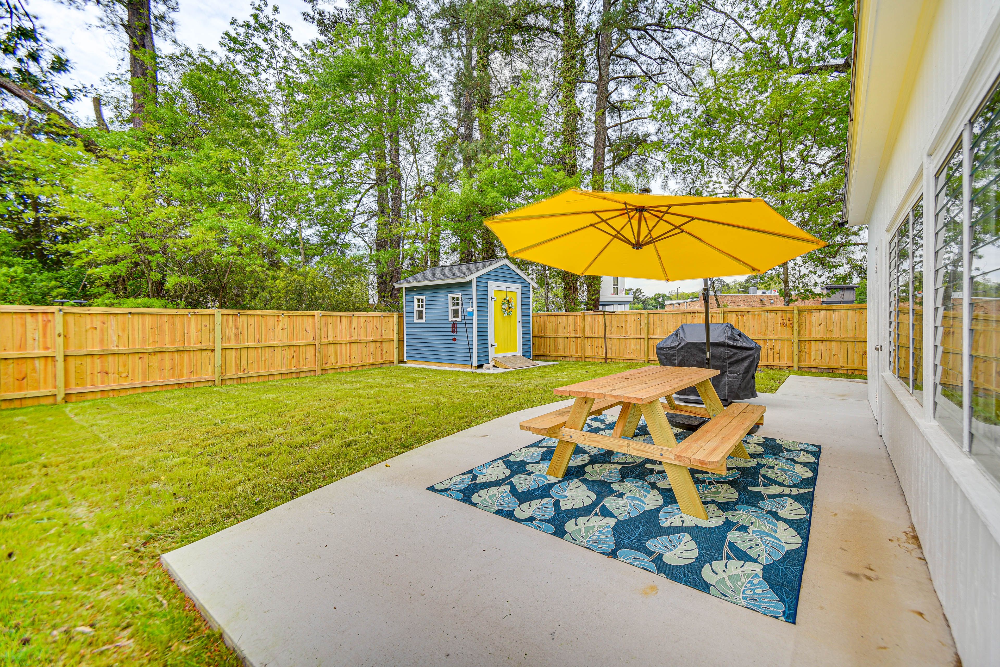 Fenced Backyard | Patio | Outdoor Dining Area | Gas Grill (Gas Provided)