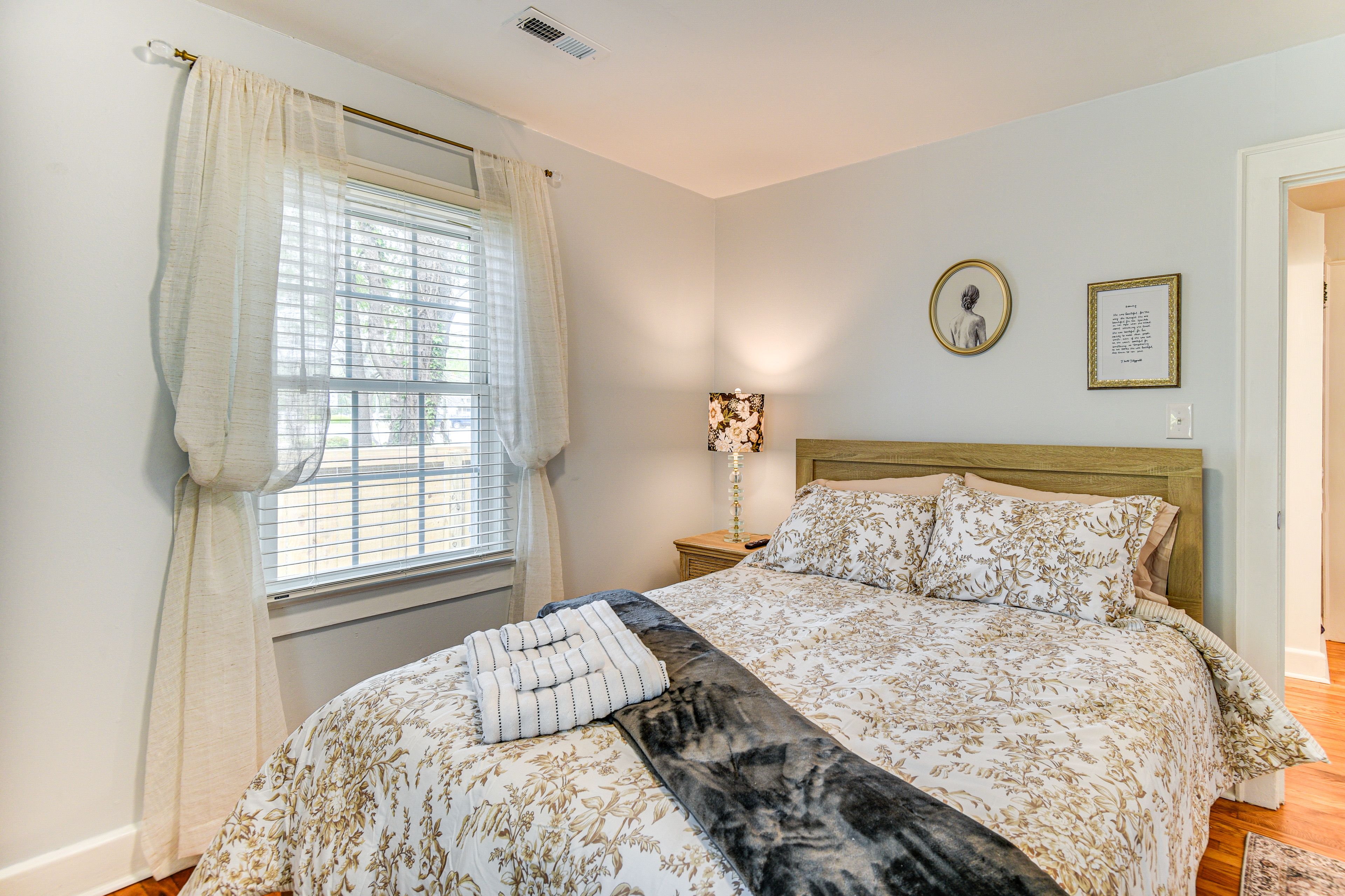 Bedroom 2 | Queen Bed | Flat-Screen TV
