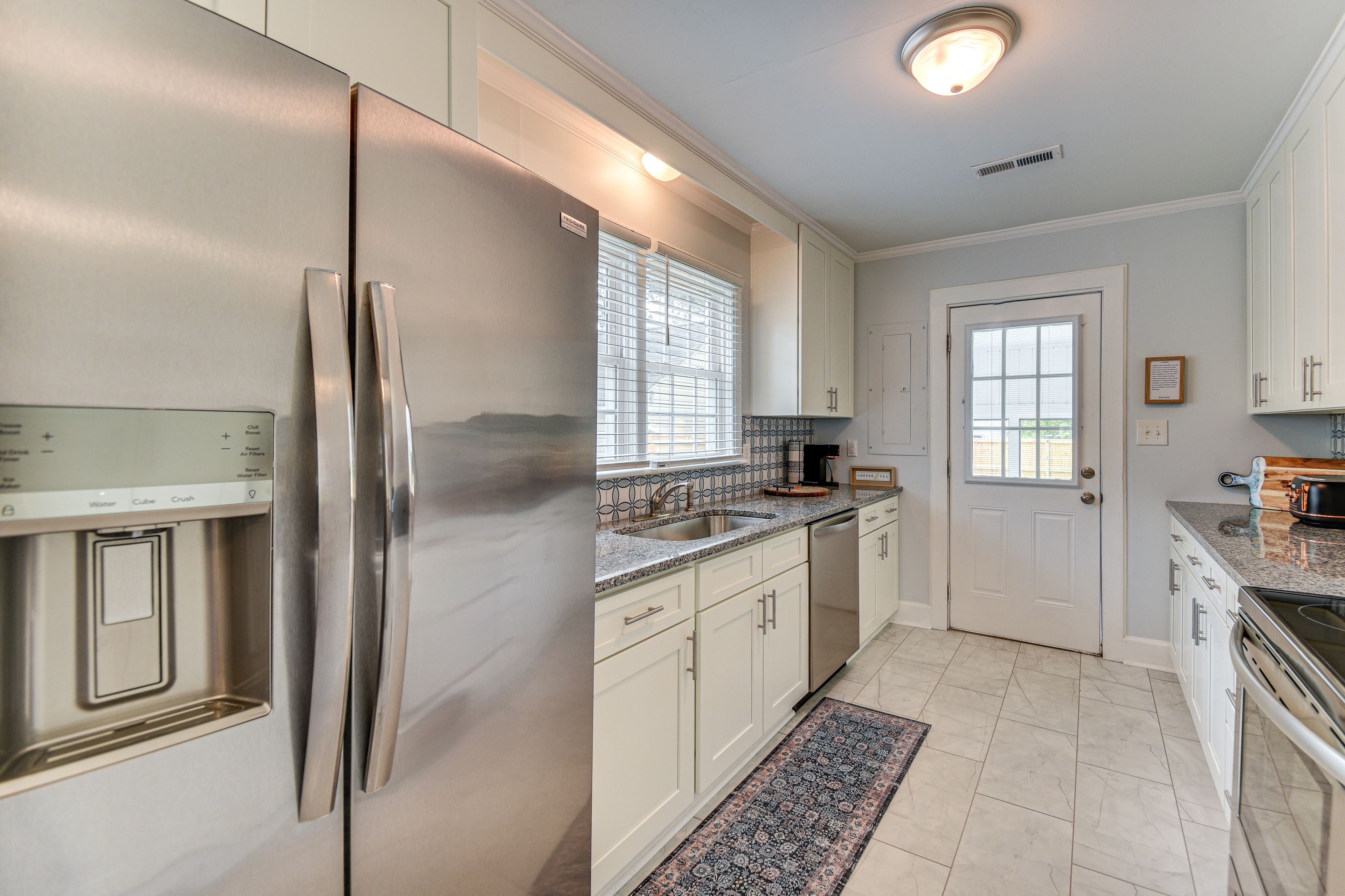Kitchen | Nespresso Coffee Maker | Dishwasher | Cooking Basics
