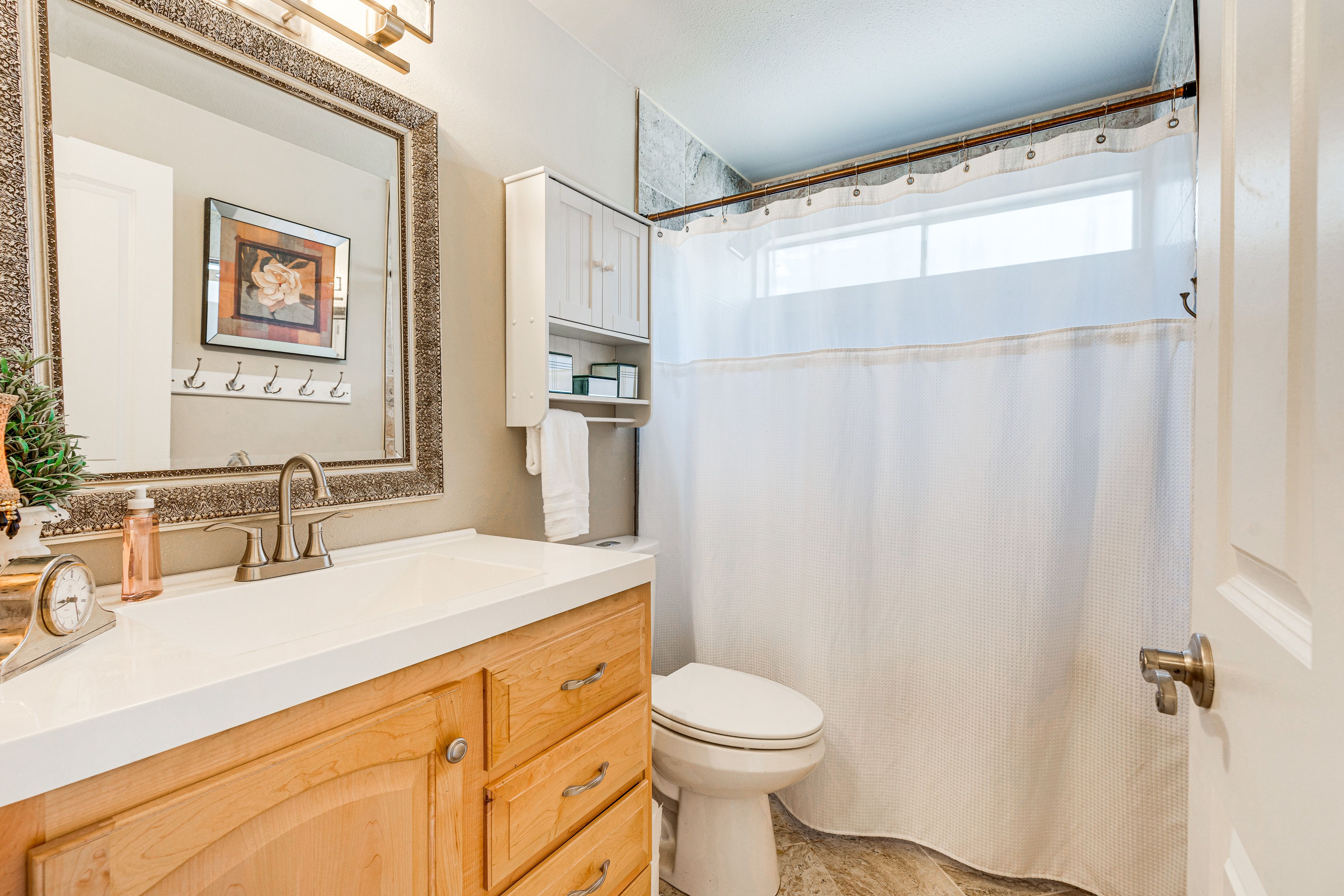 Full Bathroom | 2nd Floor
