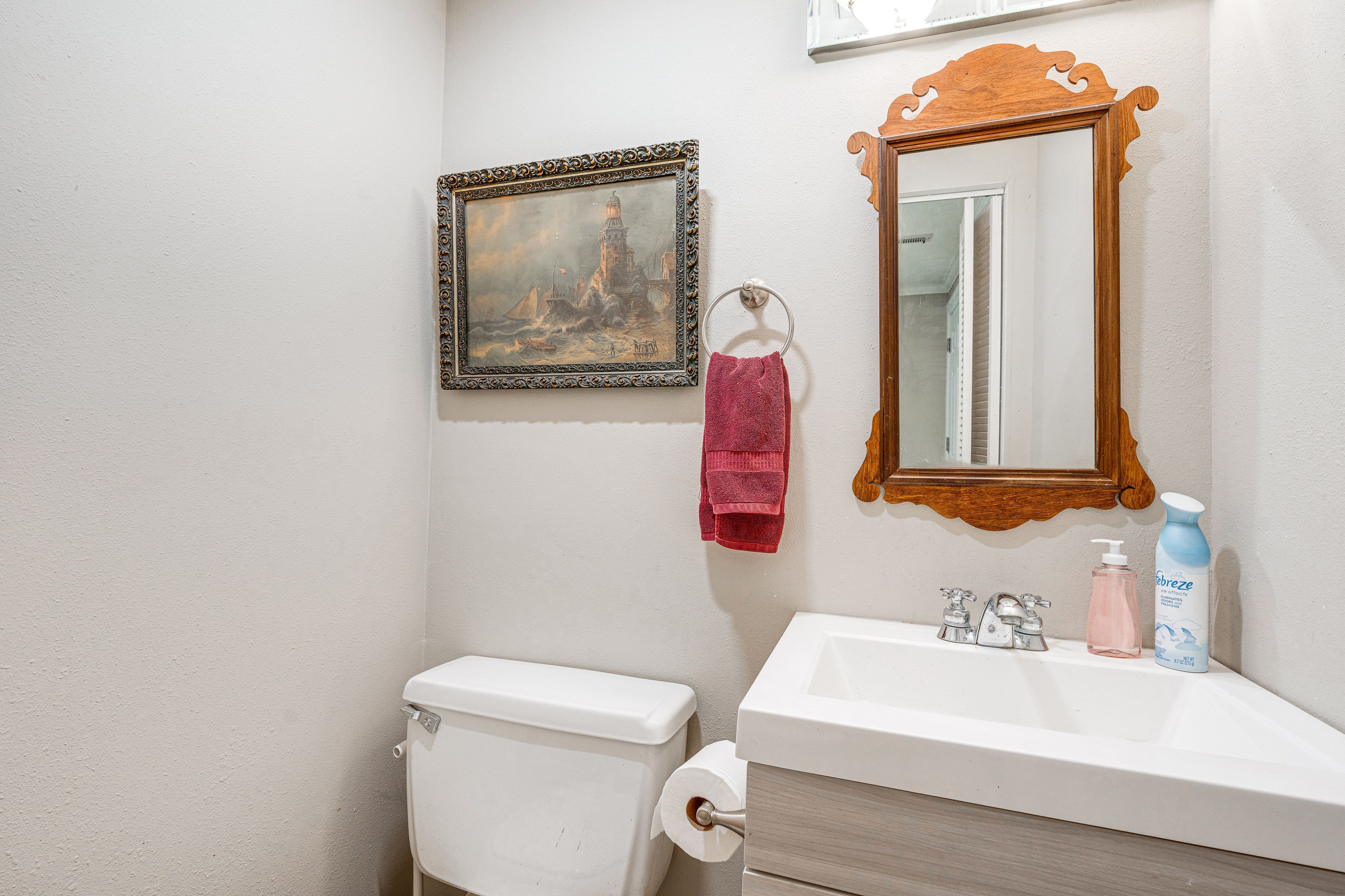Half Bathroom | 1st Floor