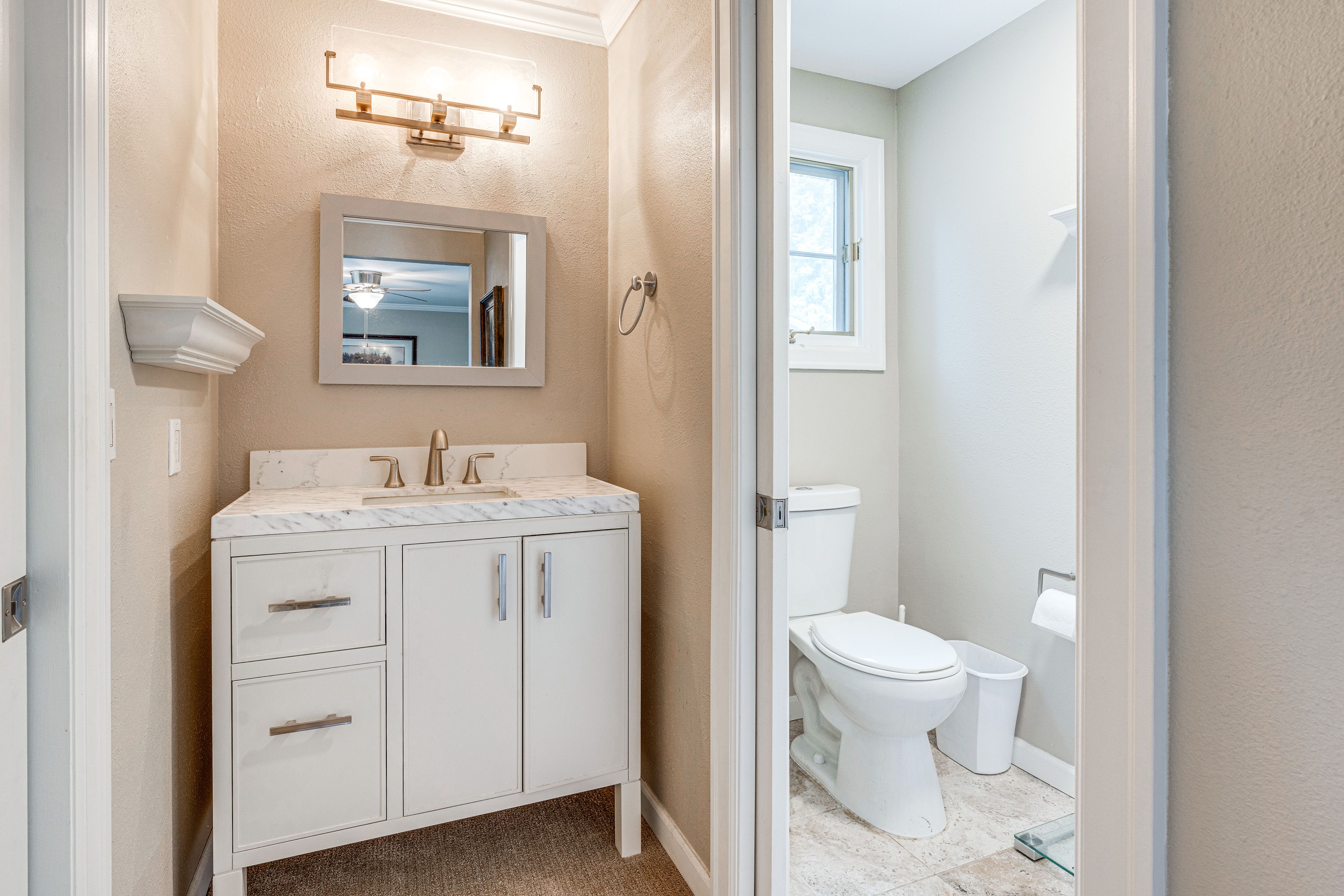 Full Bathroom | Towels Provided | Complimentary Toiletries