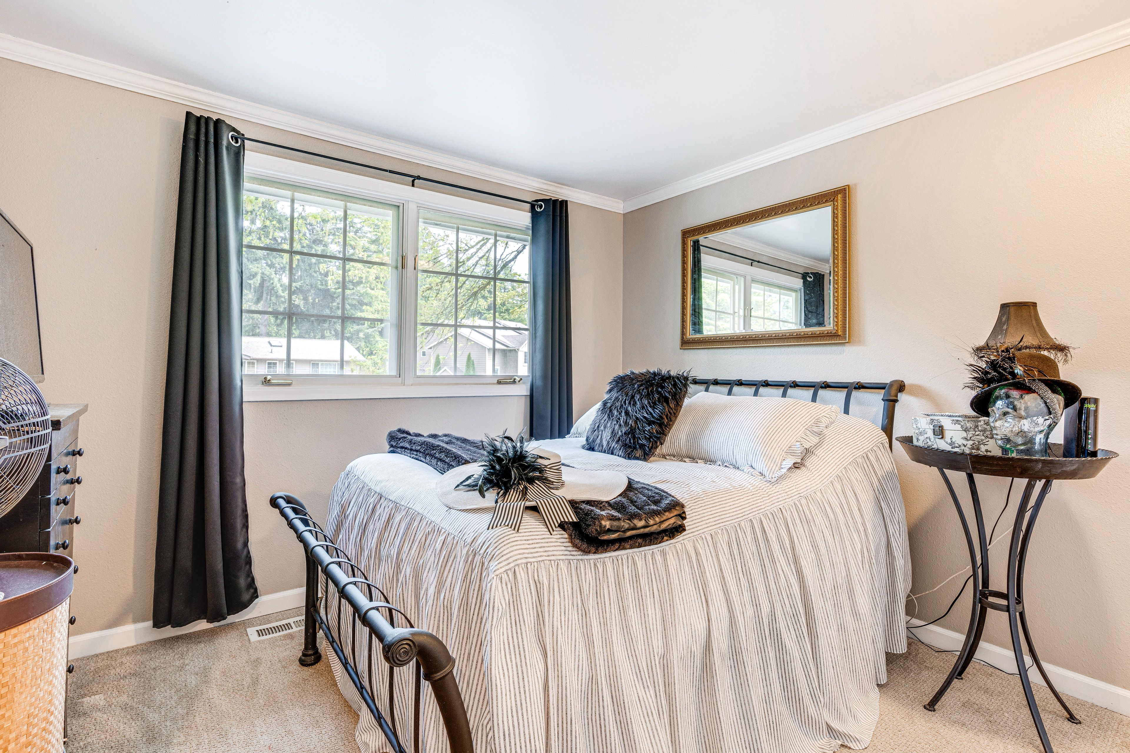 Bedroom 2 | 2nd Floor | Full Bed | Smart TV w/ Cable