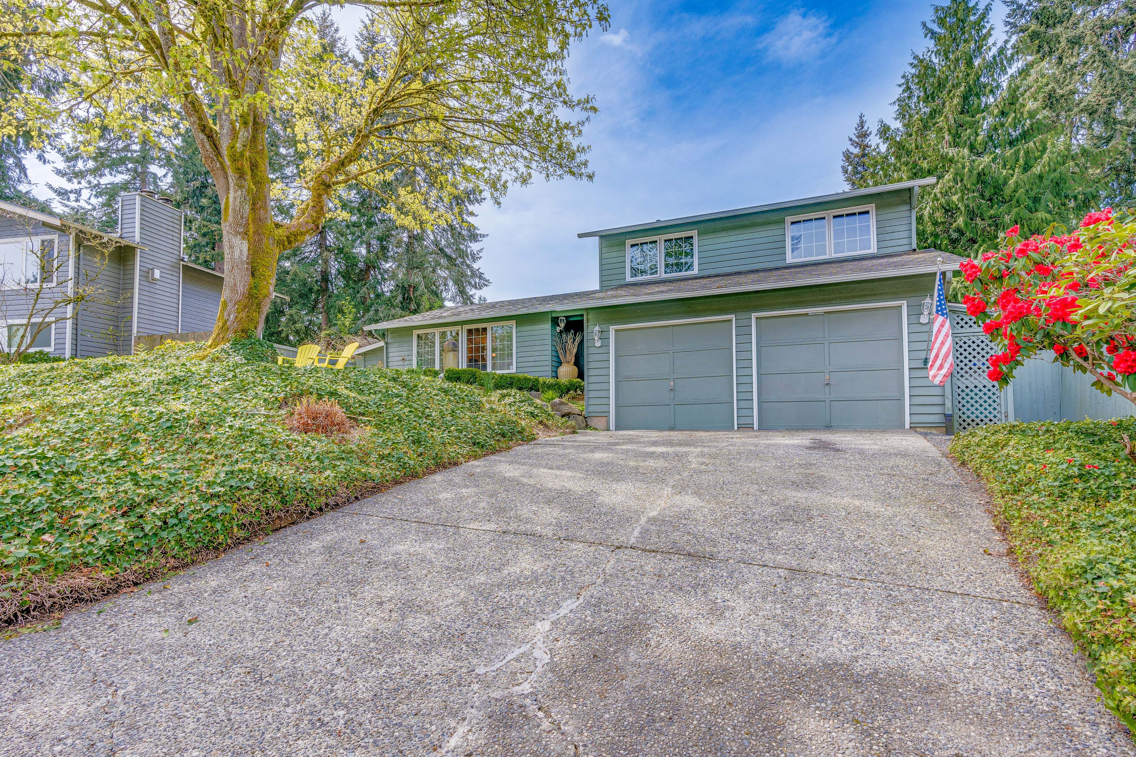 Propety Exterior | Driveway Parking (1 Vehicle) | Free Street Parking