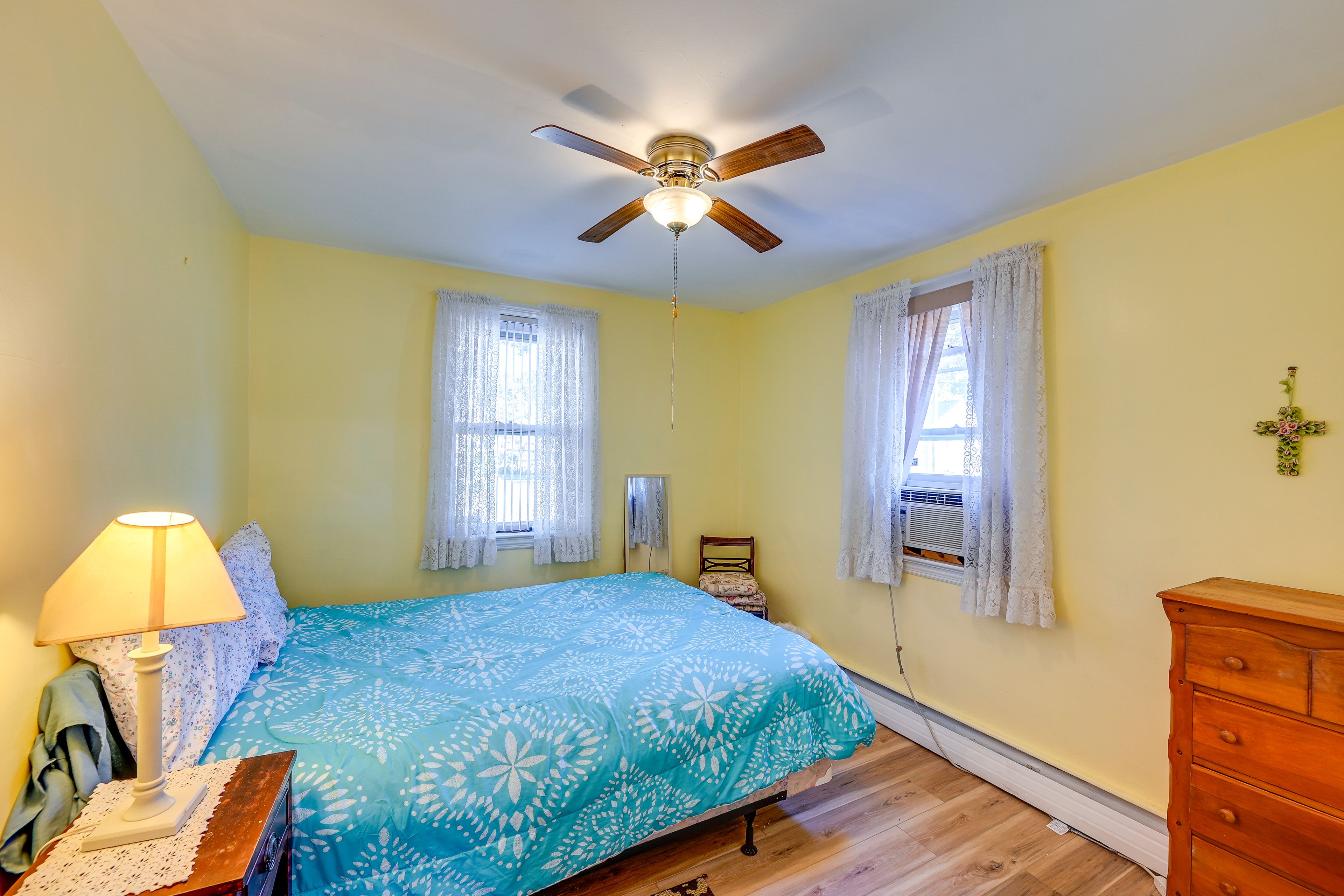 Bedroom 2 | Queen Bed | Ceiling Fans