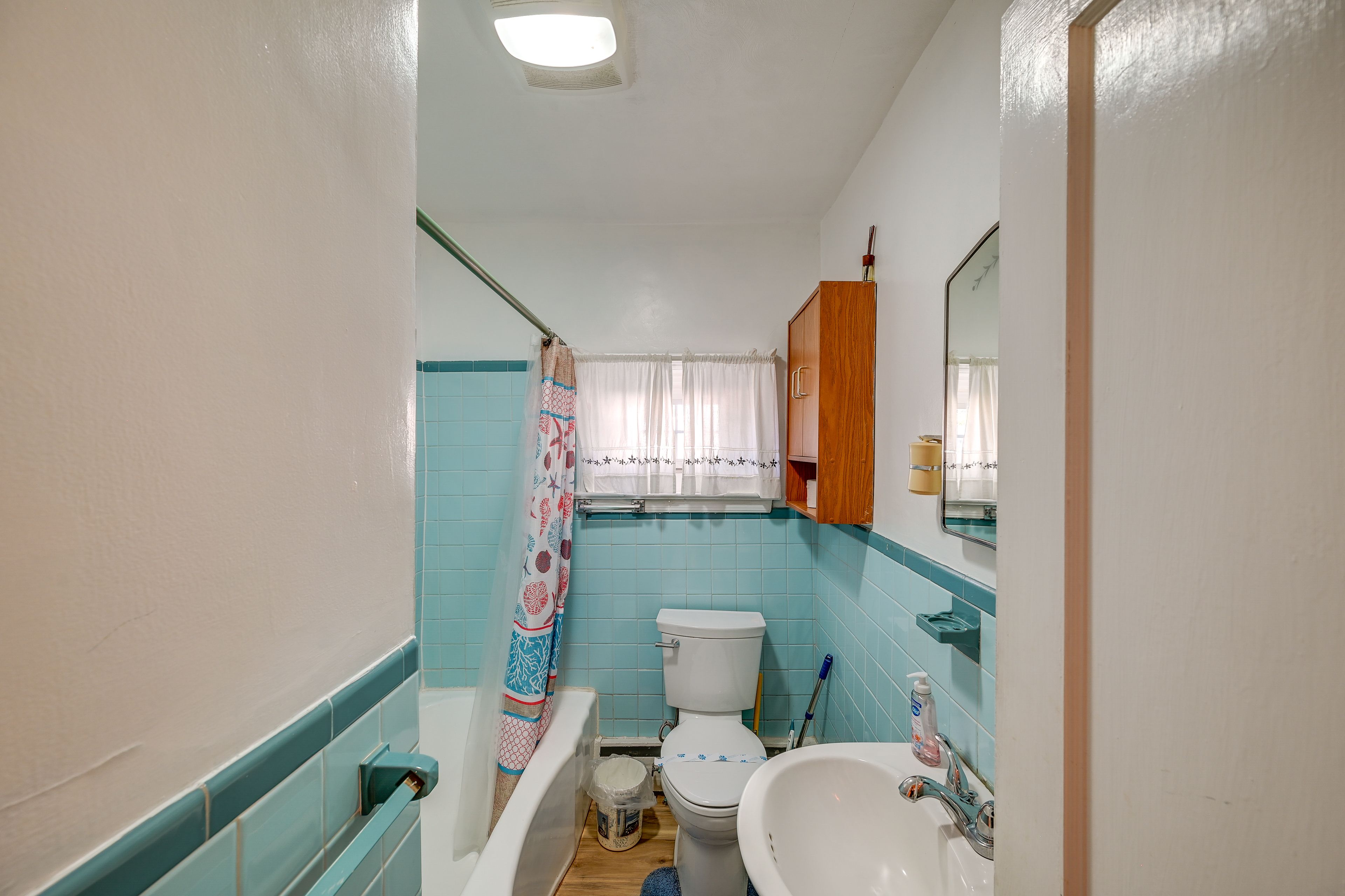 Full Bathroom | Towels Not Provided