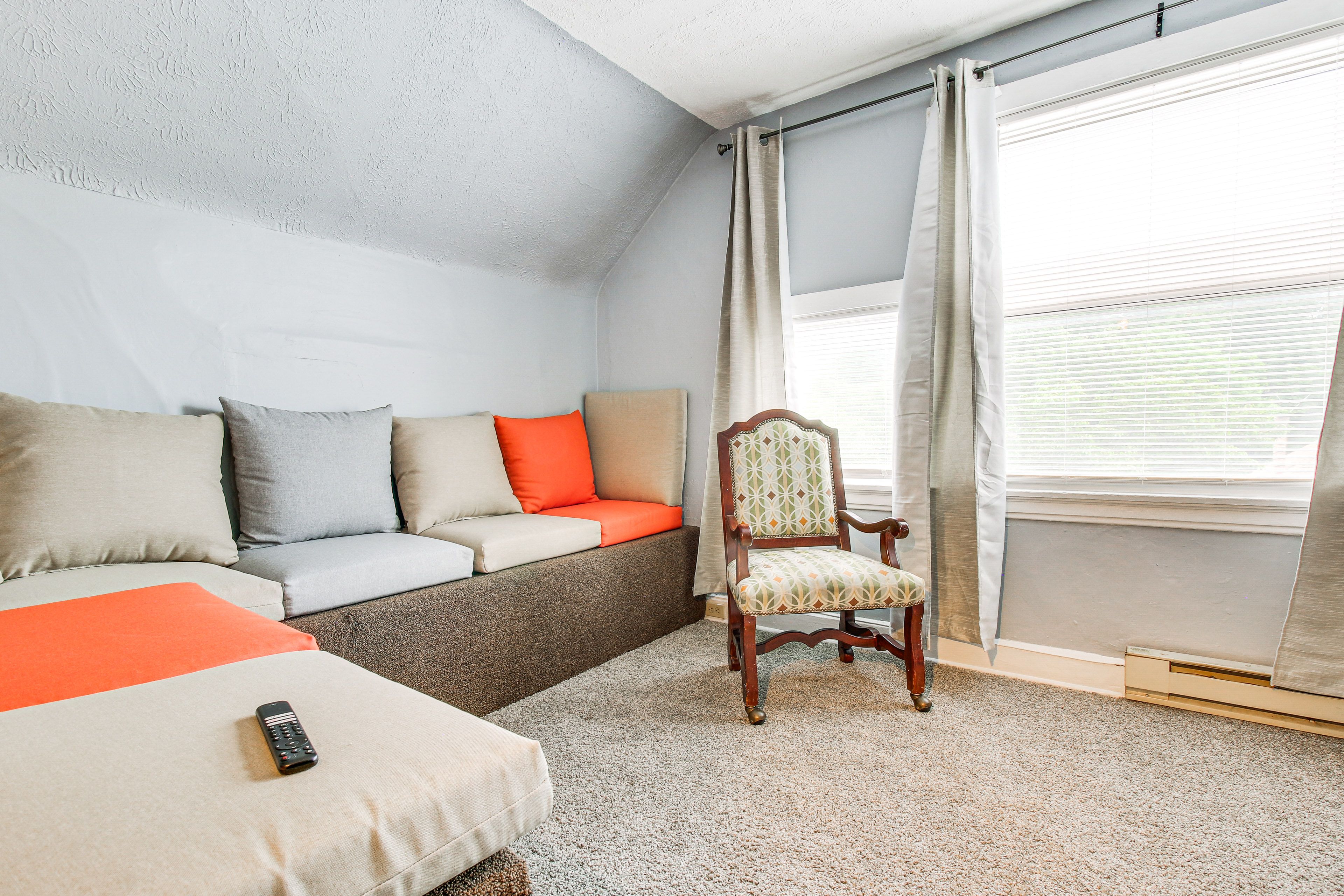 Living Room | Electric Heating | Window A/C Unit | Flat-Screen TV | Free WiFi