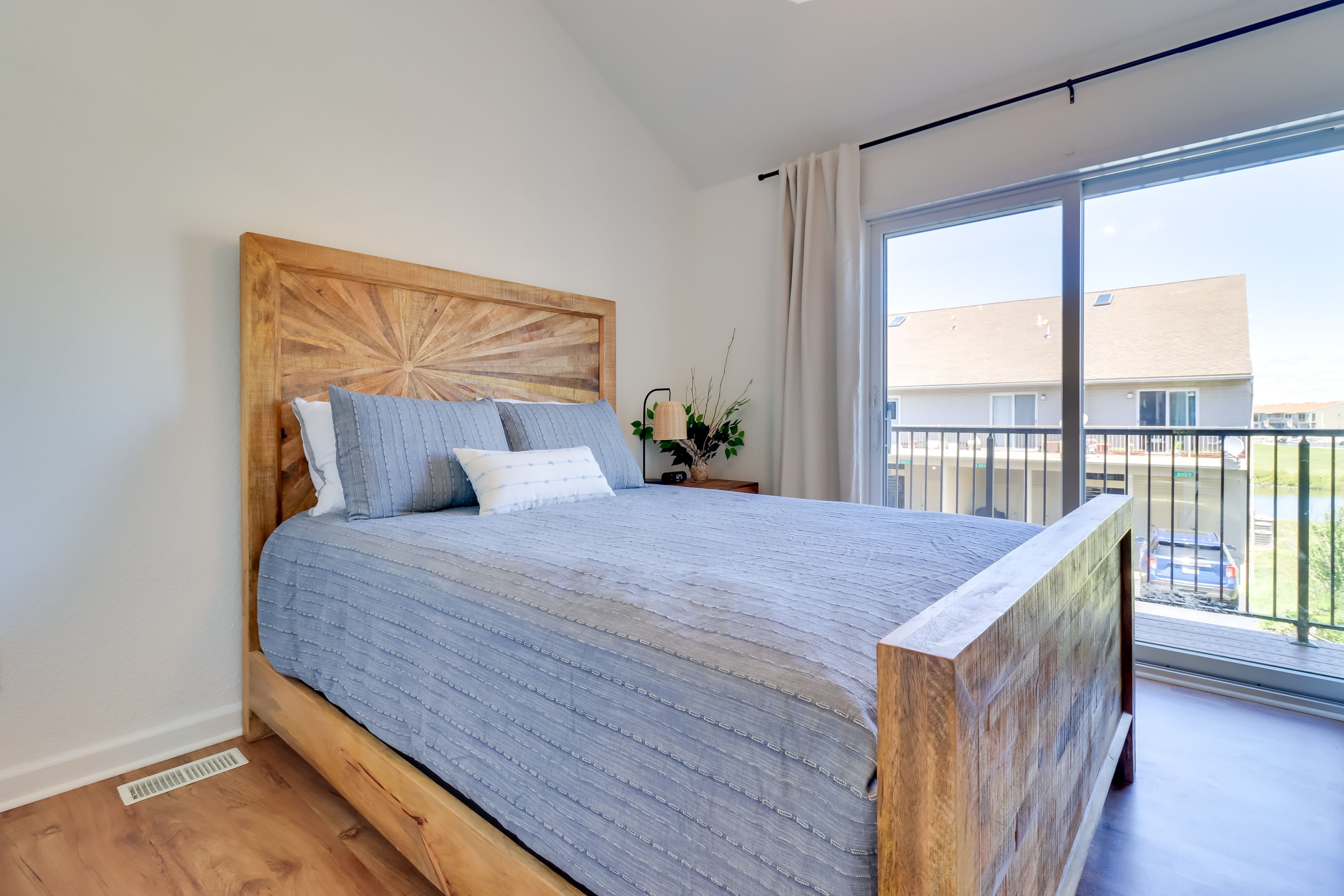 Bedroom | Queen Bed | 1st Floor