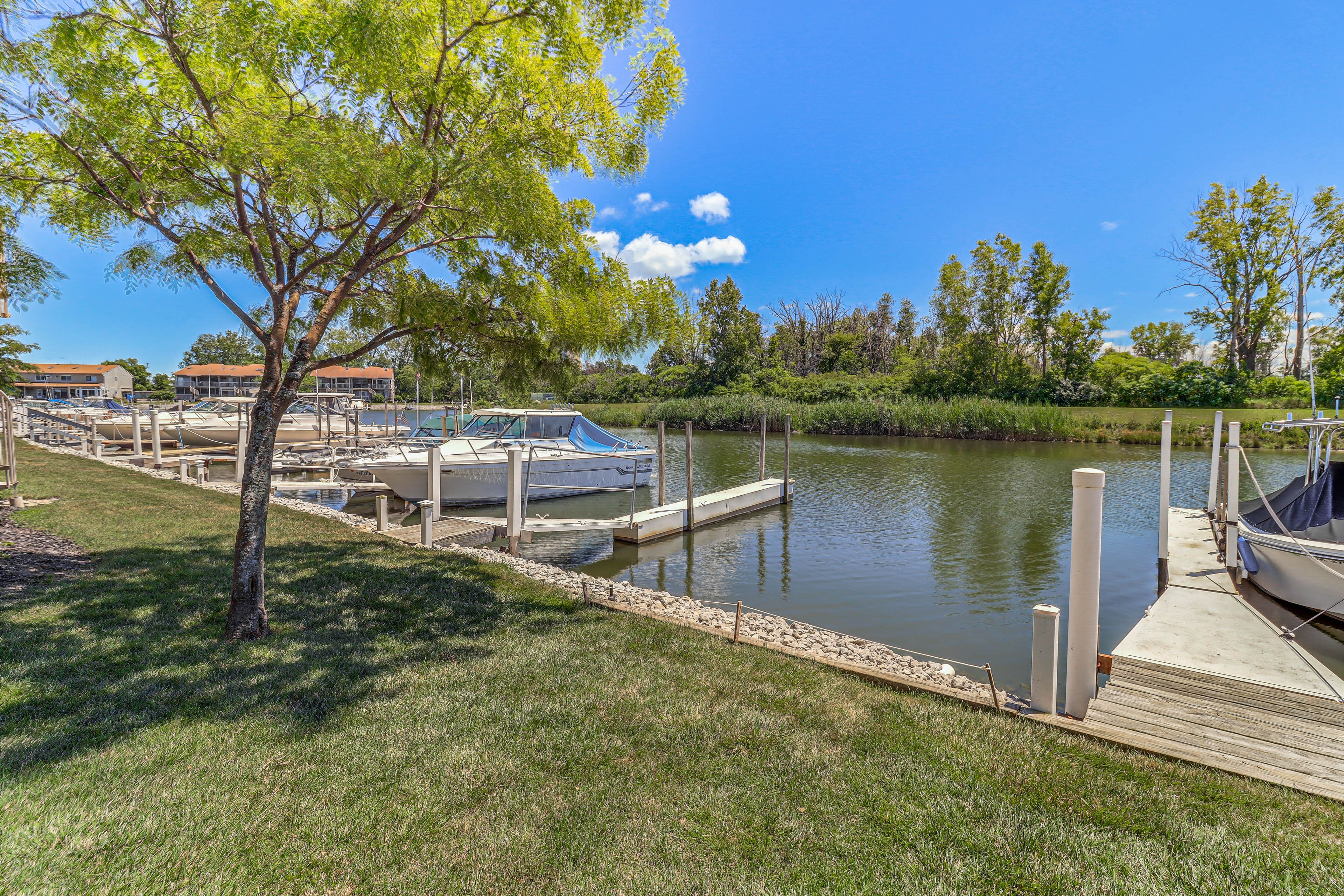 Boat Dock (30' Max) | Canal Access to Lake Erie