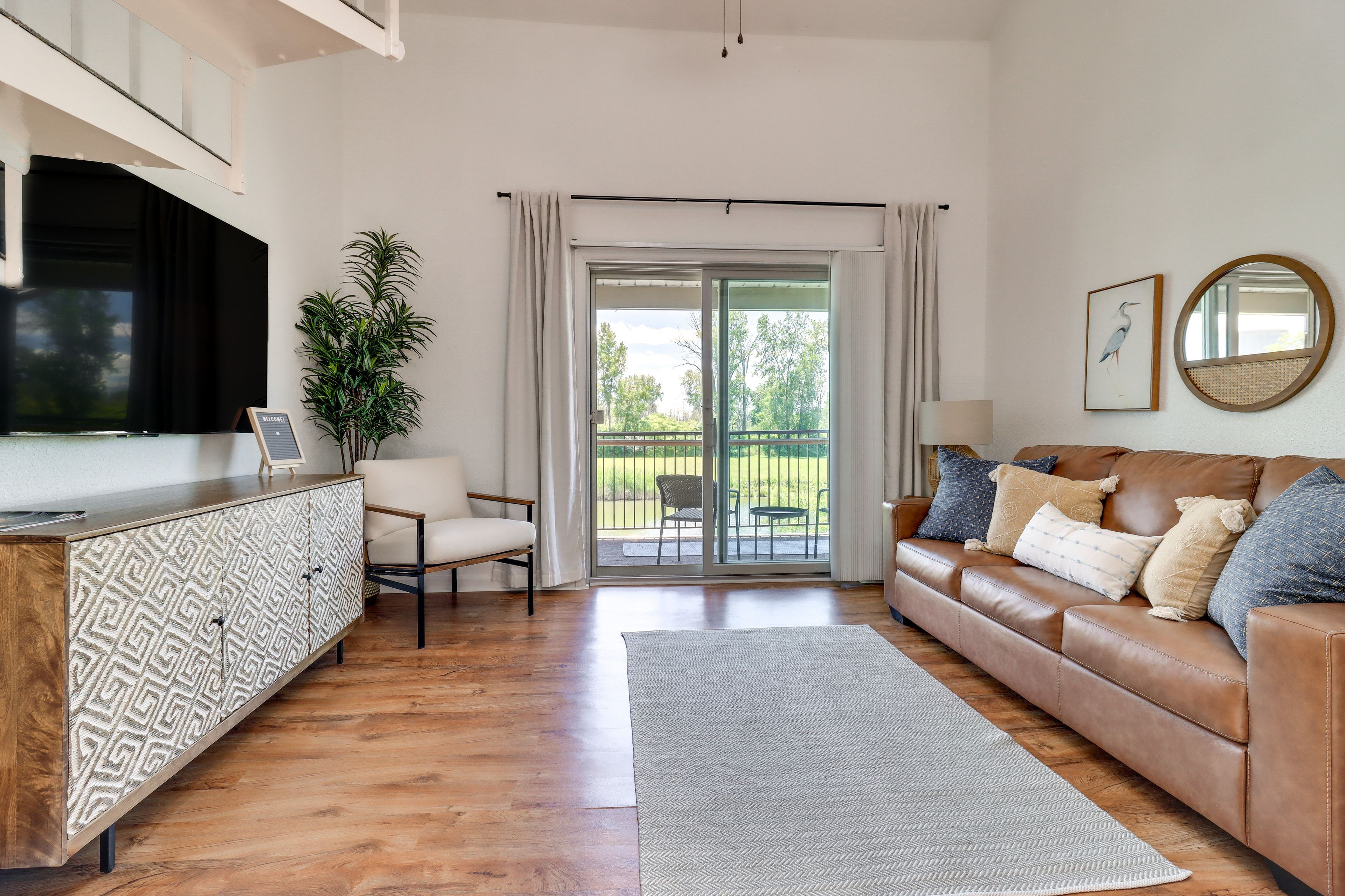 Living Room | 1st Floor | Full Sleeper Sofa | Smart TV | Free WiFi | Central A/C
